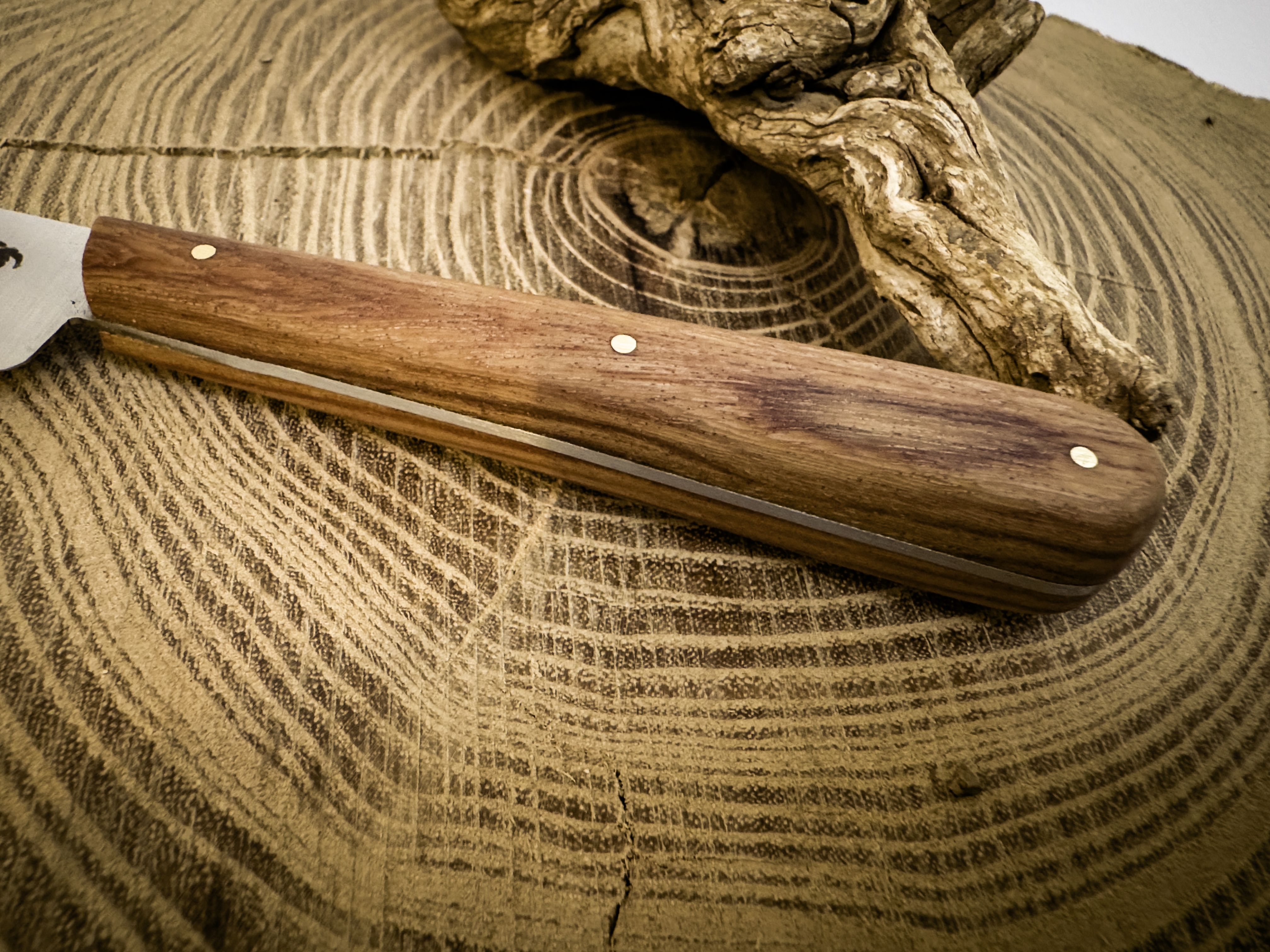 Couteau d'office manche en bois de rose de Guyanne