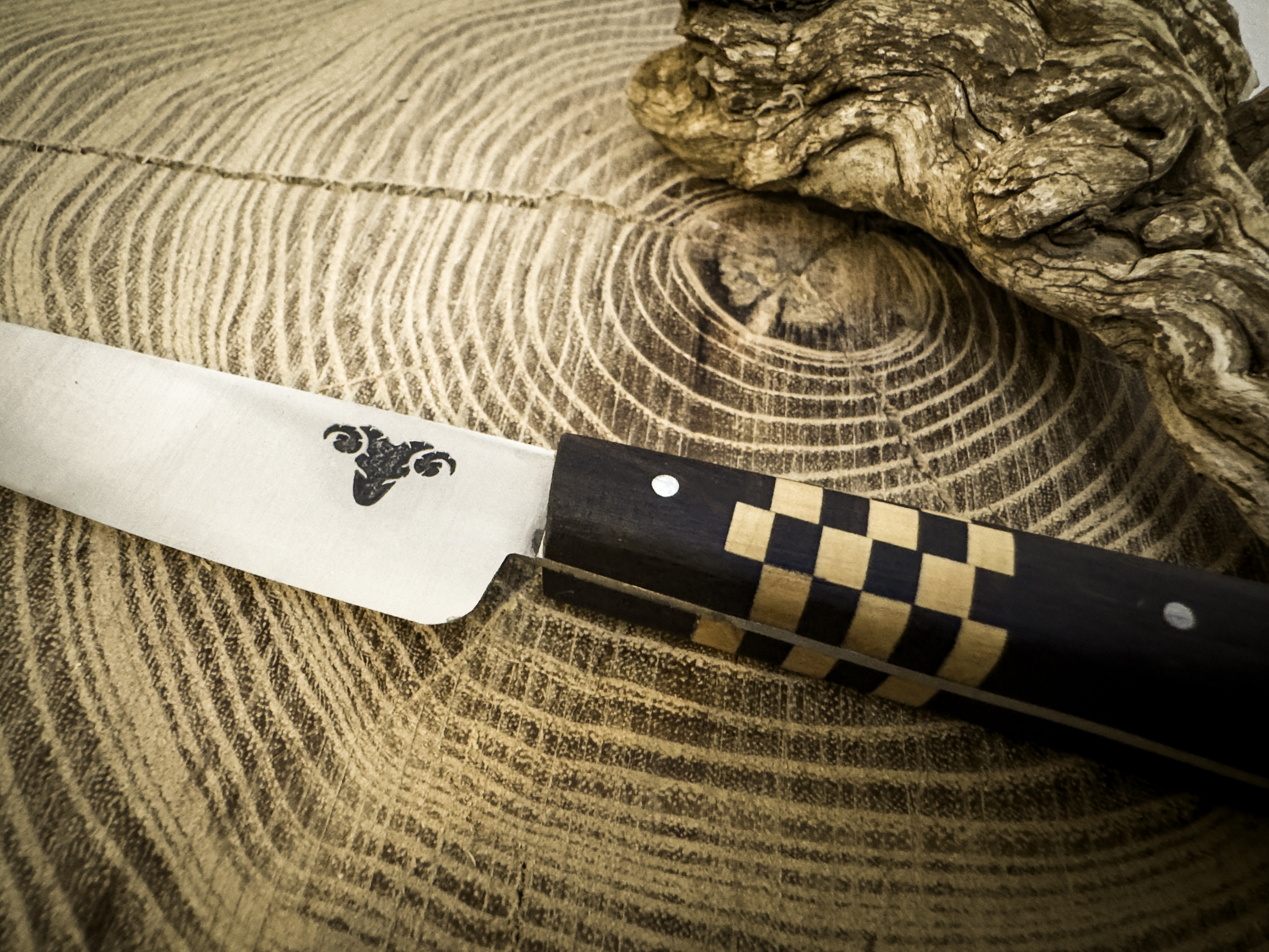 Couteau d'office manche en ébène / érable