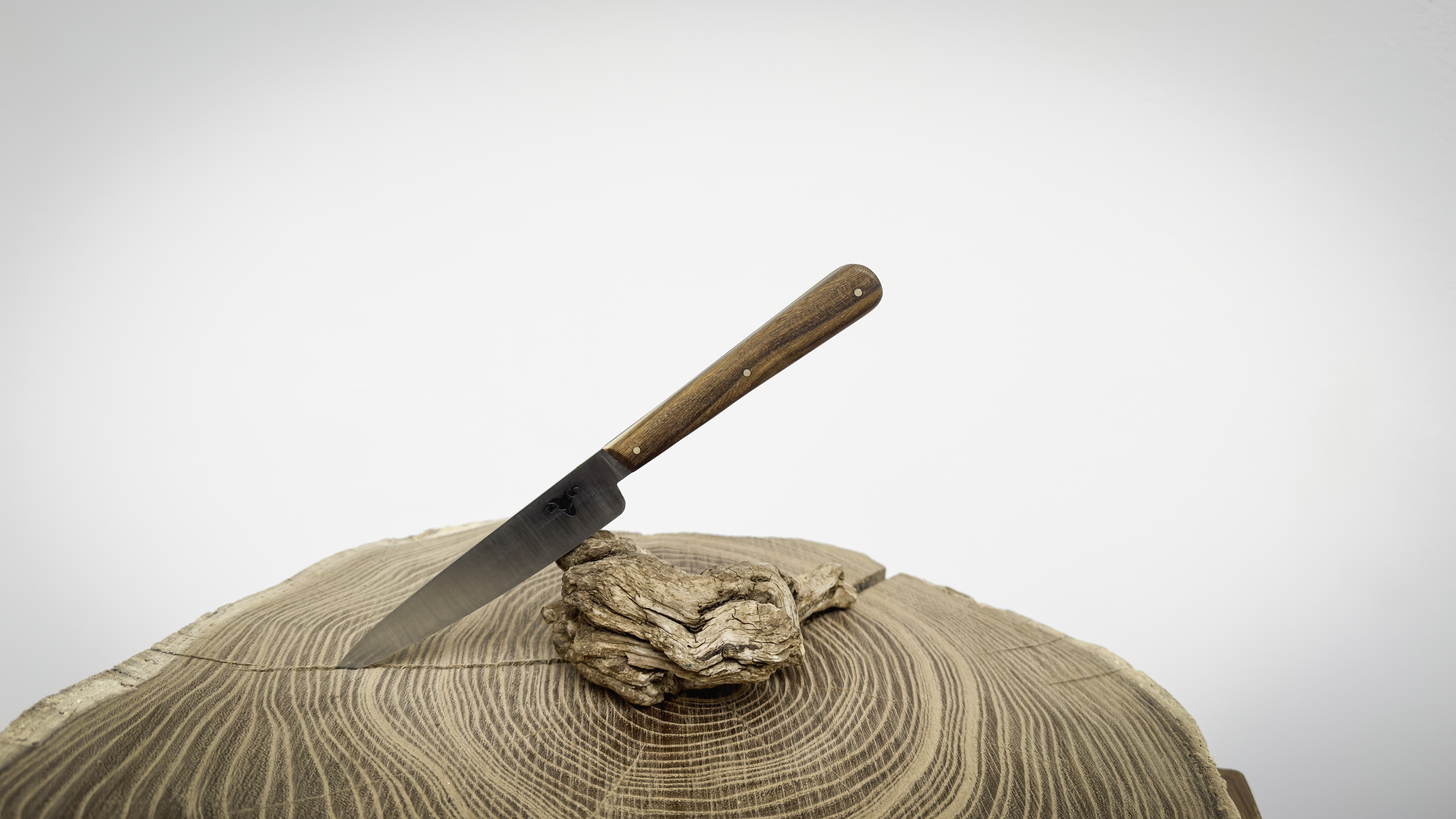 Couteau d'office manche en arbre de Judée