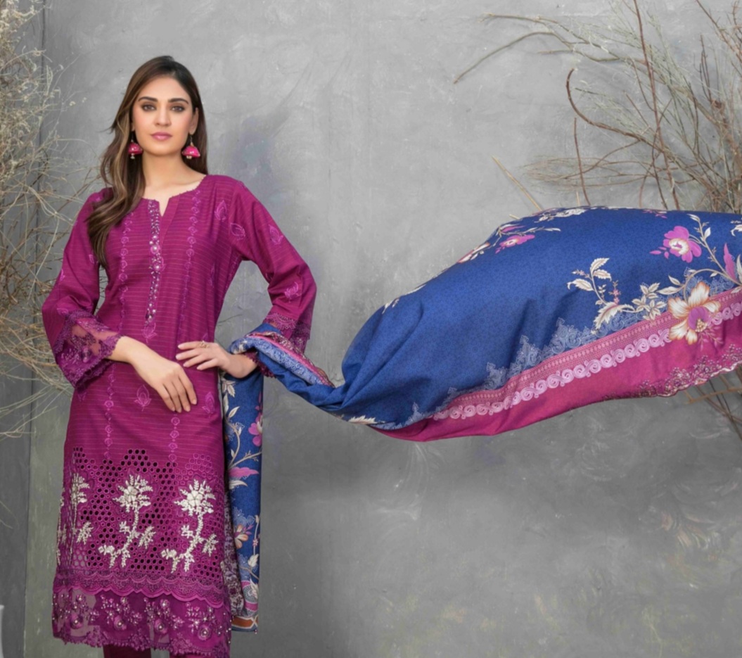 3 Piece Semi Stitched Embroidered Zari Khaddar Suite D-07