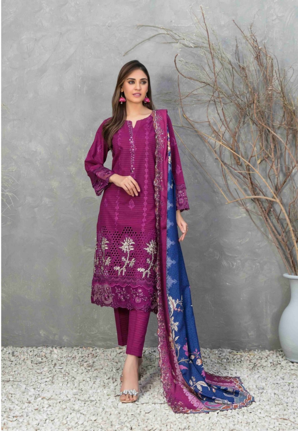 3 Piece Semi Stitched Embroidered Zari Khaddar Suite D-07
