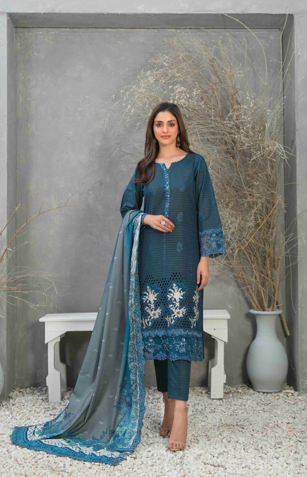 3 Piece Semi Stitched Embroidered Zari Khaddar Suite D-06