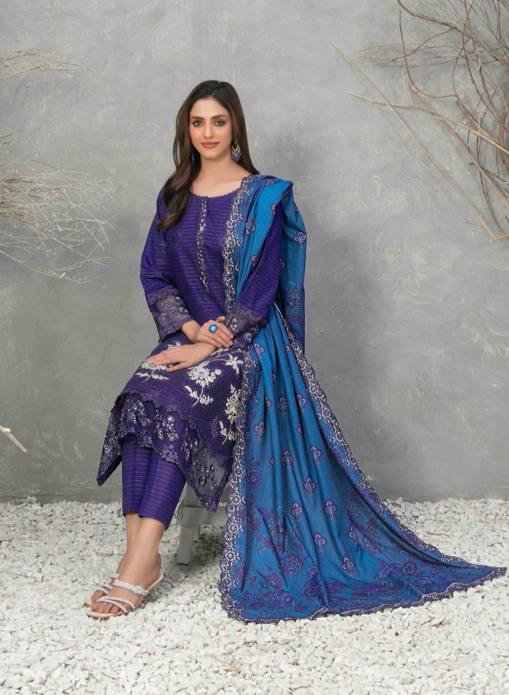 3 Piece Semi Stitched Embroidered Zari Khaddar Suite D-05