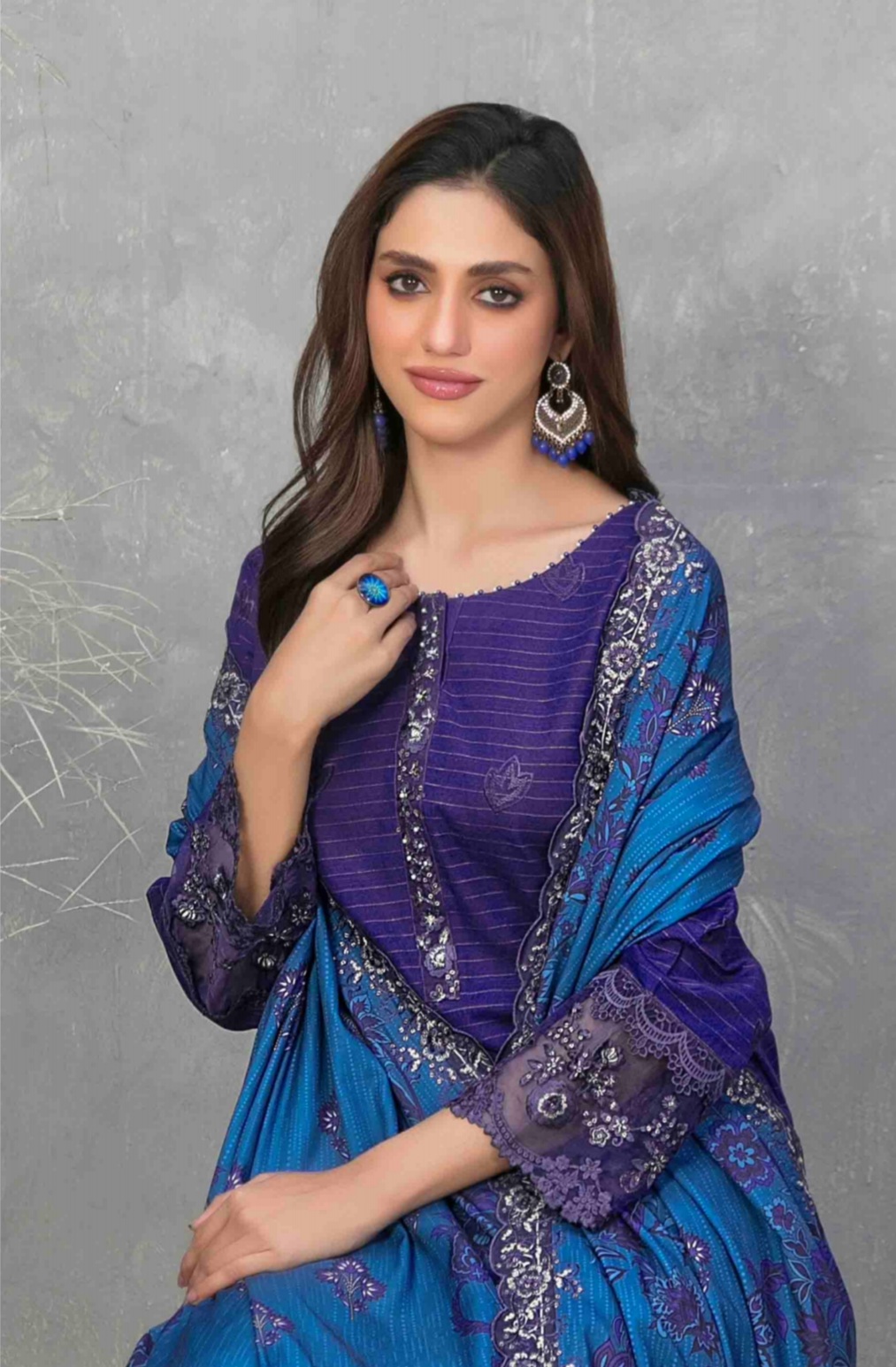 3 Piece Semi Stitched Embroidered Zari Khaddar Suite D-05