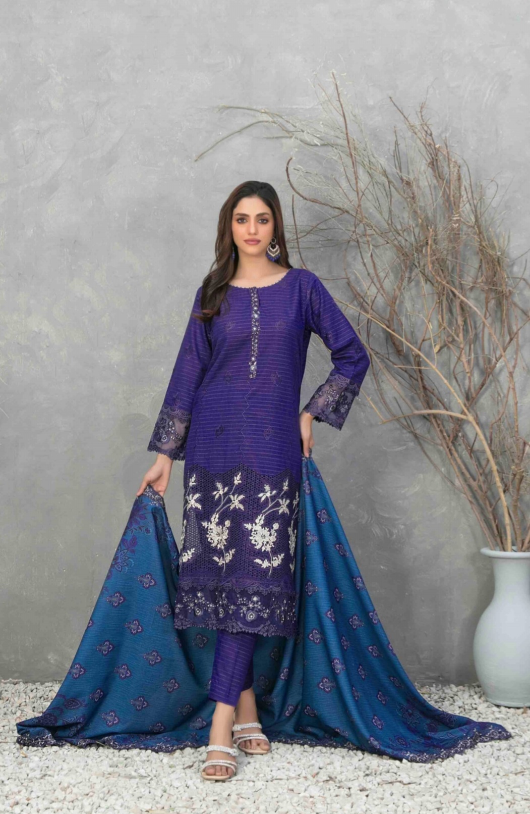 3 Piece Semi Stitched Embroidered Zari Khaddar Suite D-05