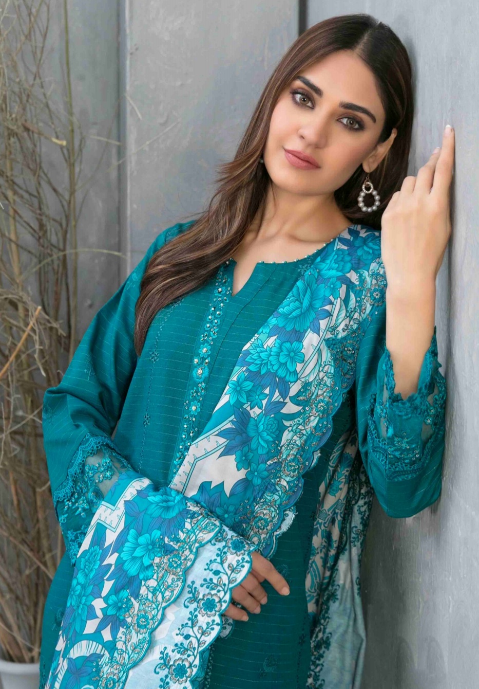 3 Piece Semi Stitched Embroidered Zari Khaddar Suite D-03