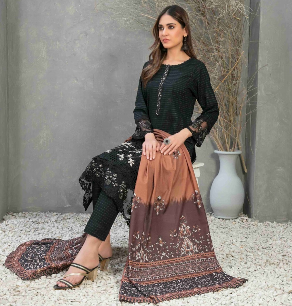 3 Piece Semi Stitched Embroidered Zari Khaddar Suite D-01