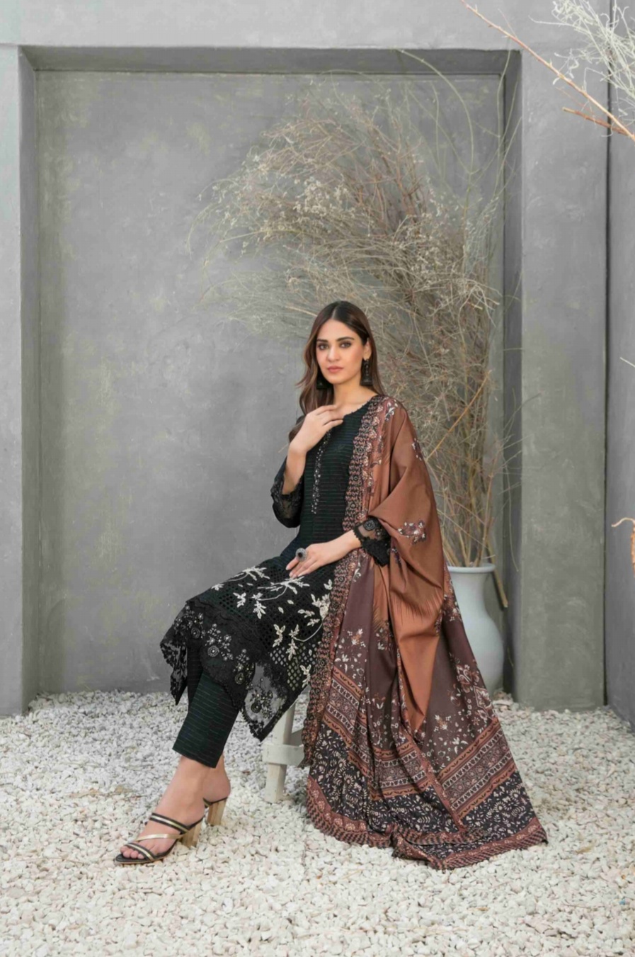 3 Piece Semi Stitched Embroidered Zari Khaddar Suite D-01
