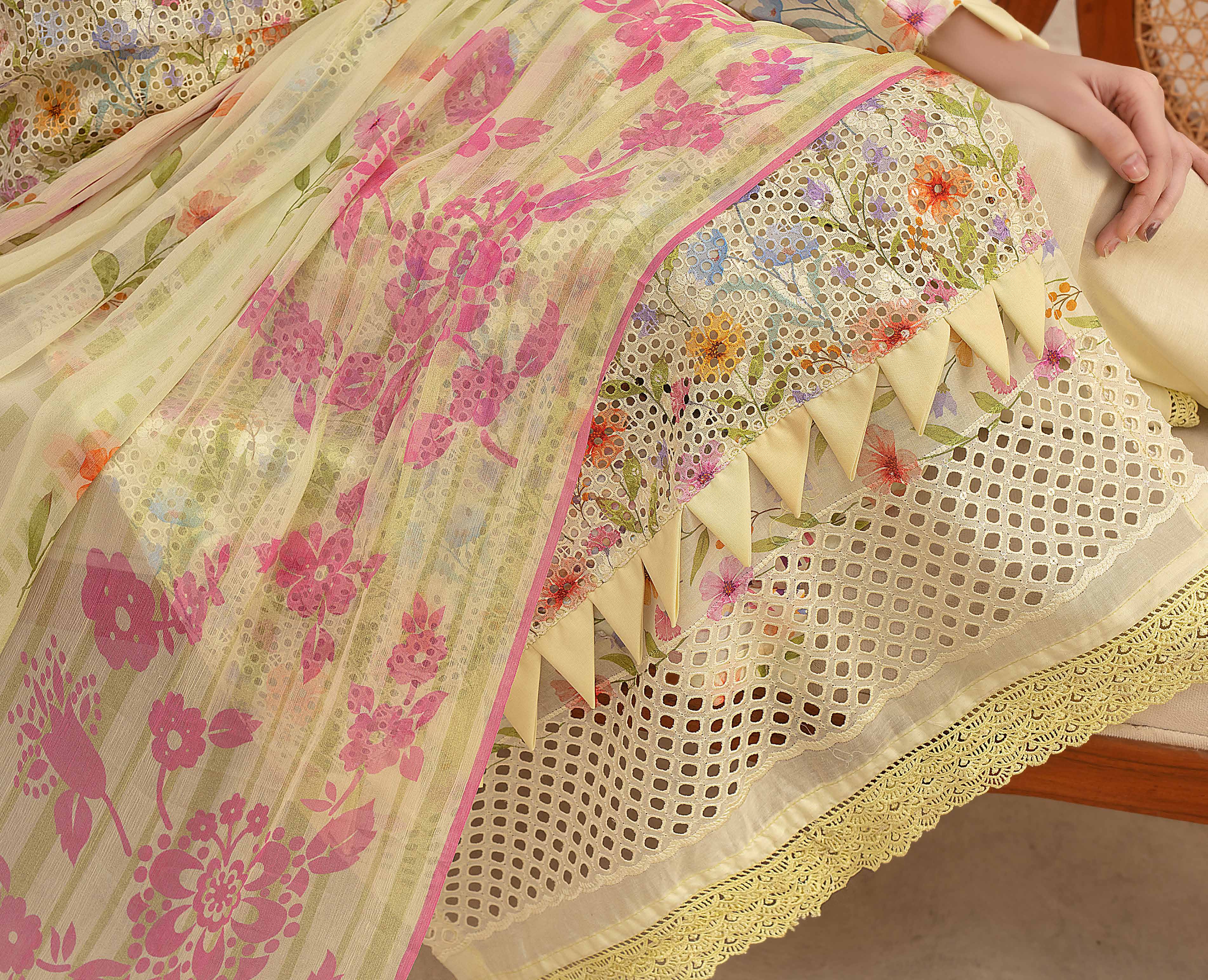 Unstitched 3-Piece Luxury Chikenkari Lawn D-08