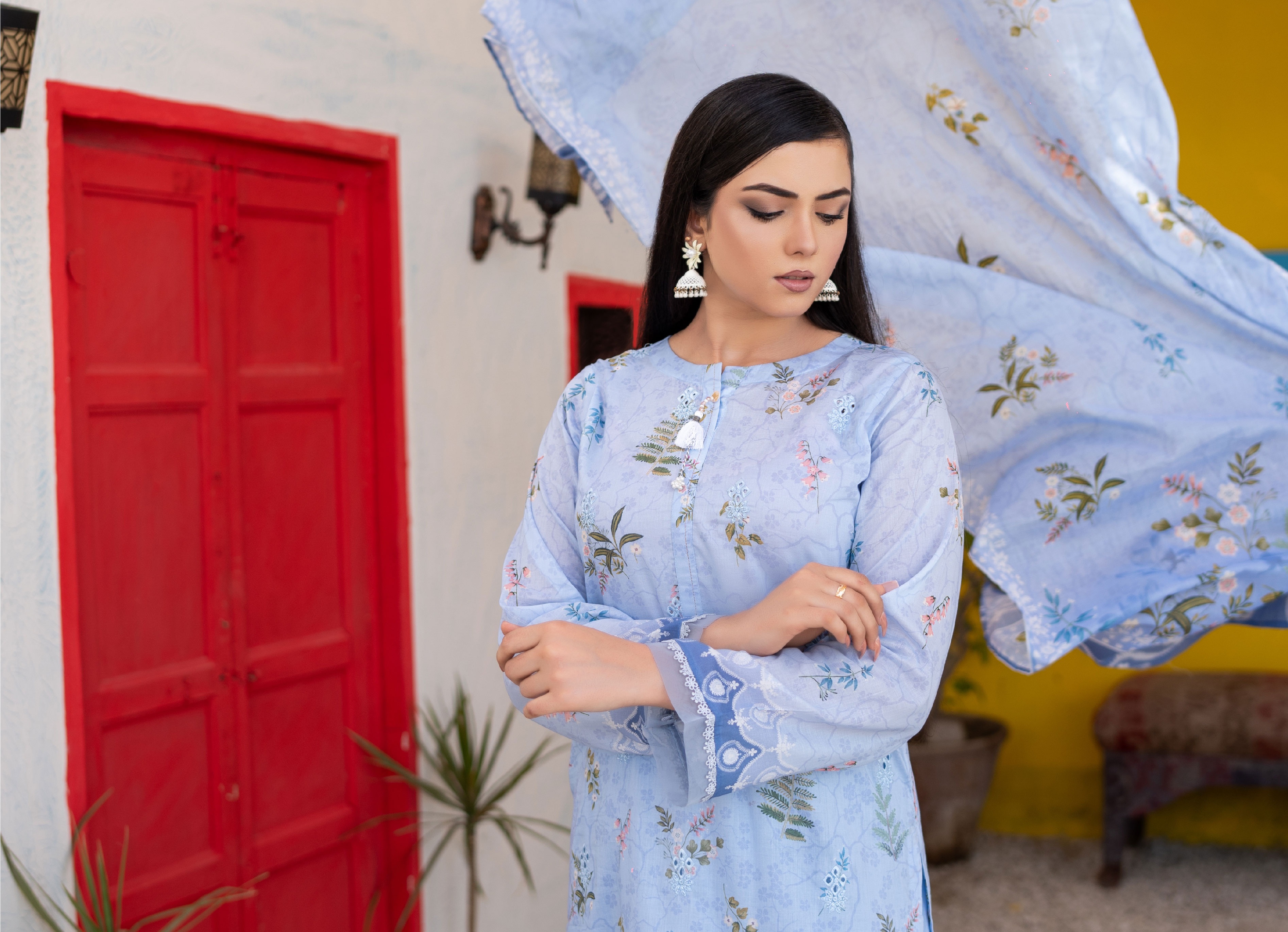 Unstitched 3-Piece Luxury Chikenkari & Cutwork Embroidered Lawn D-02