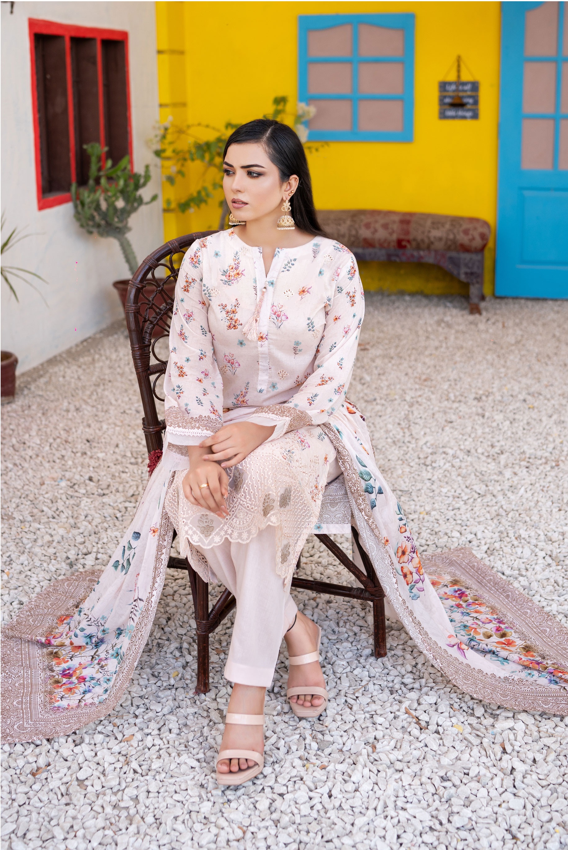 Unstitched 3-Piece Luxury Chikenkari & Cutwork Embroidered Lawn D-06