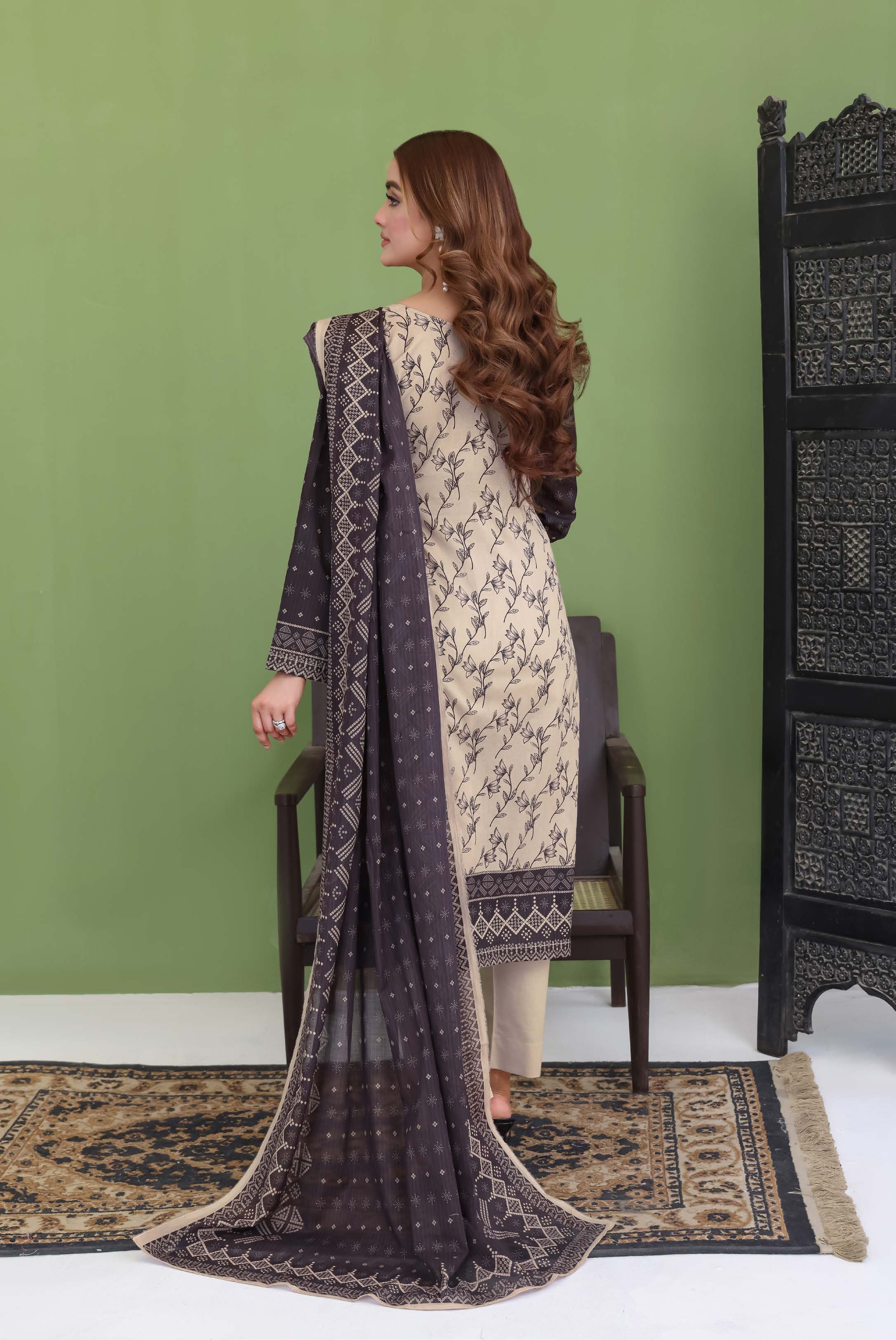 Unstitched 3-Piece Premium Digital Printed Lawn Suite D-05