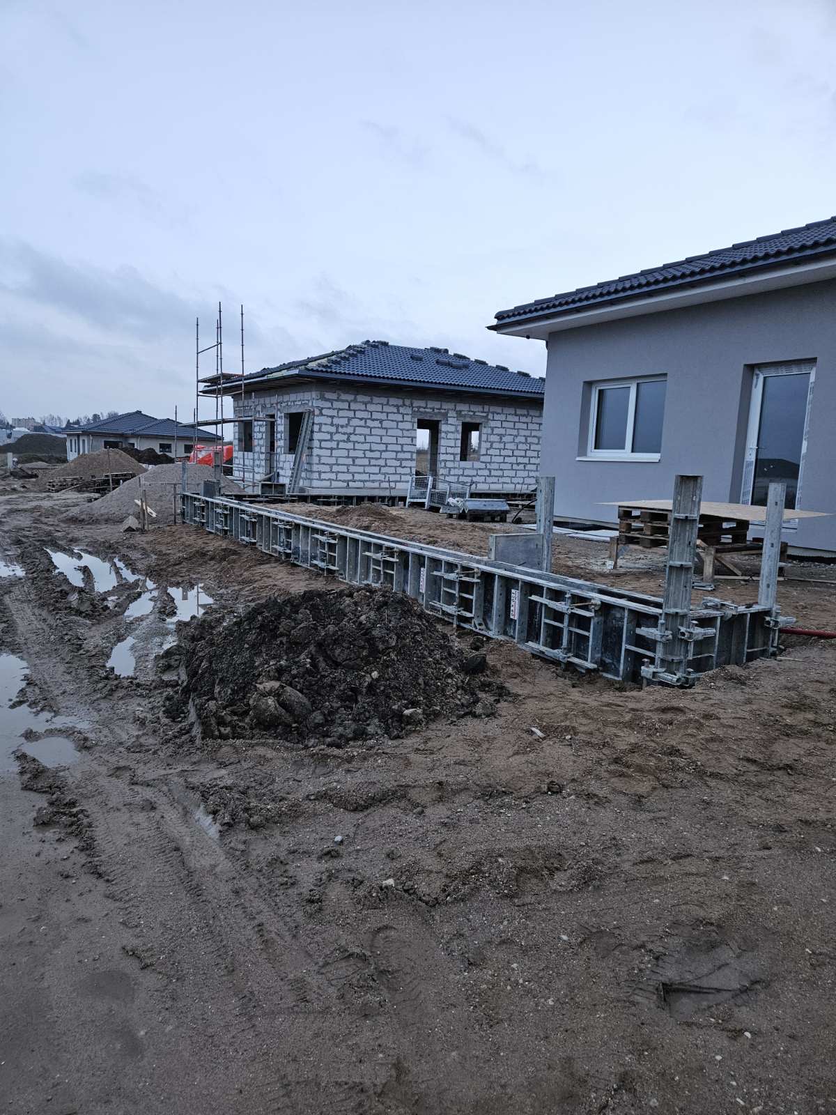 Tvoros pamato betonavimas