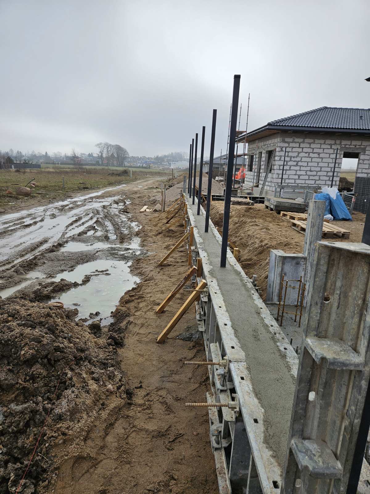 Tvoros pamato betonavimas