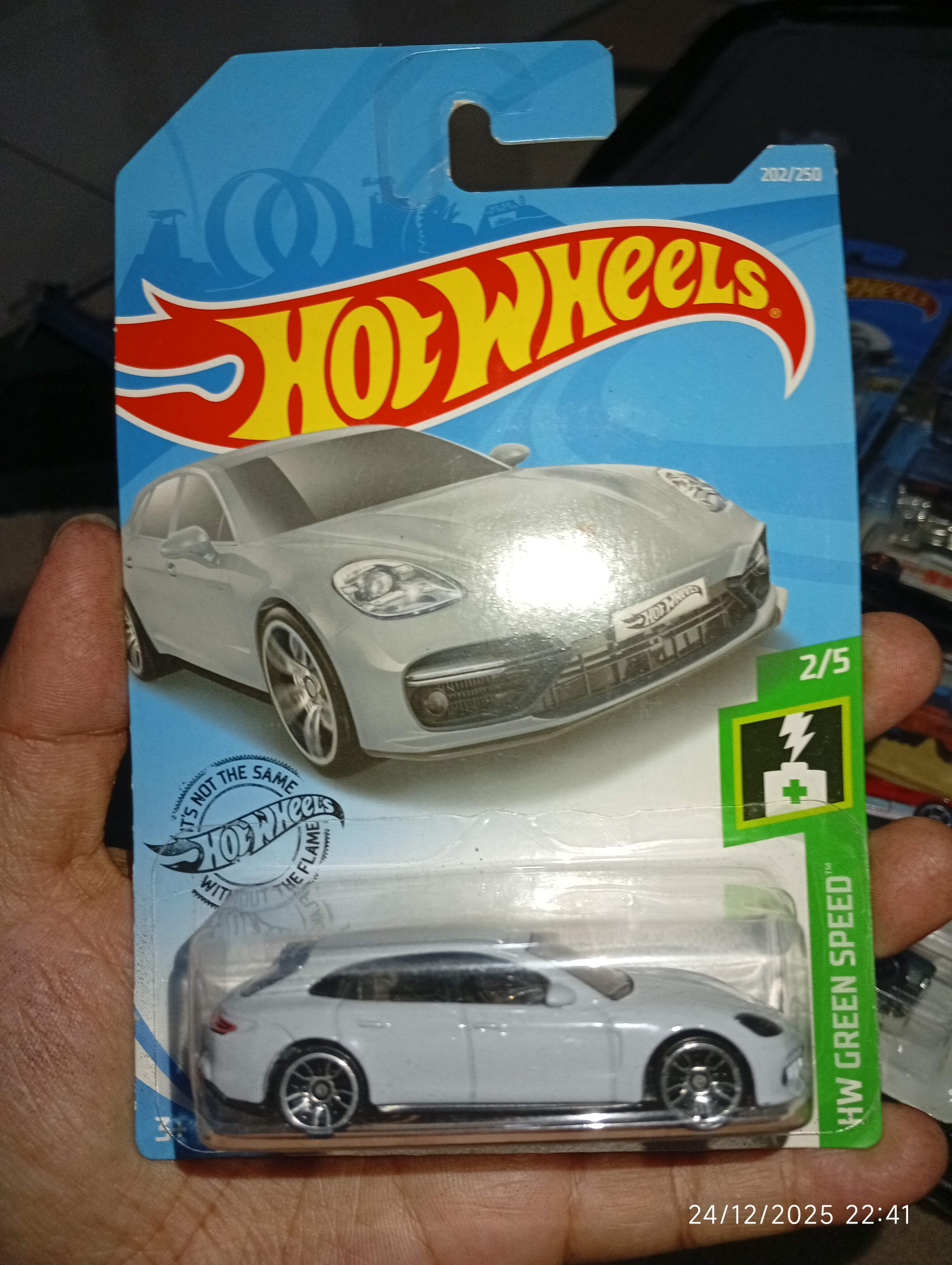 Hot Wheels Porsche Panamera Turbo S E-Hybrid