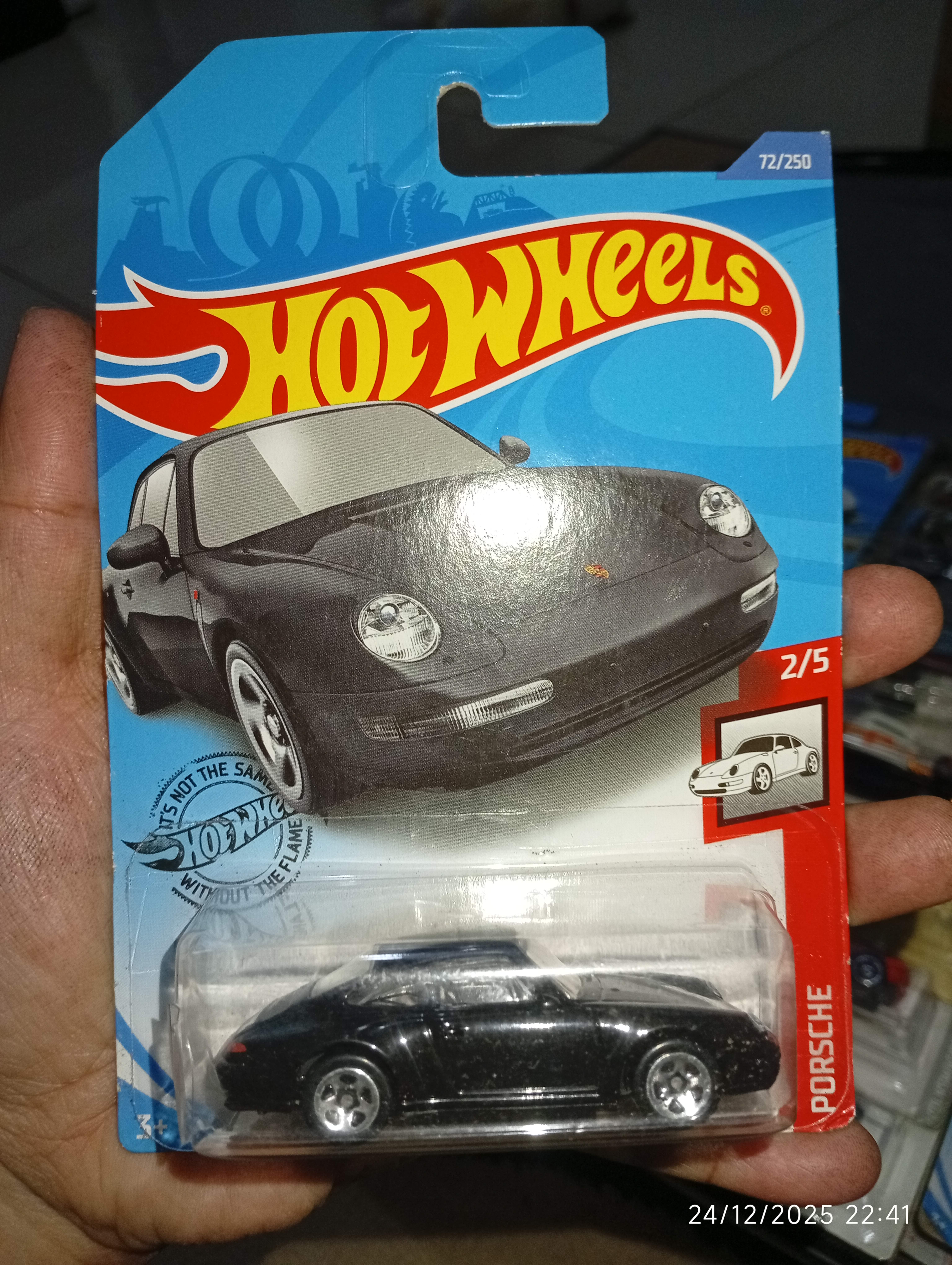 Hot Wheels Porsche Hitam