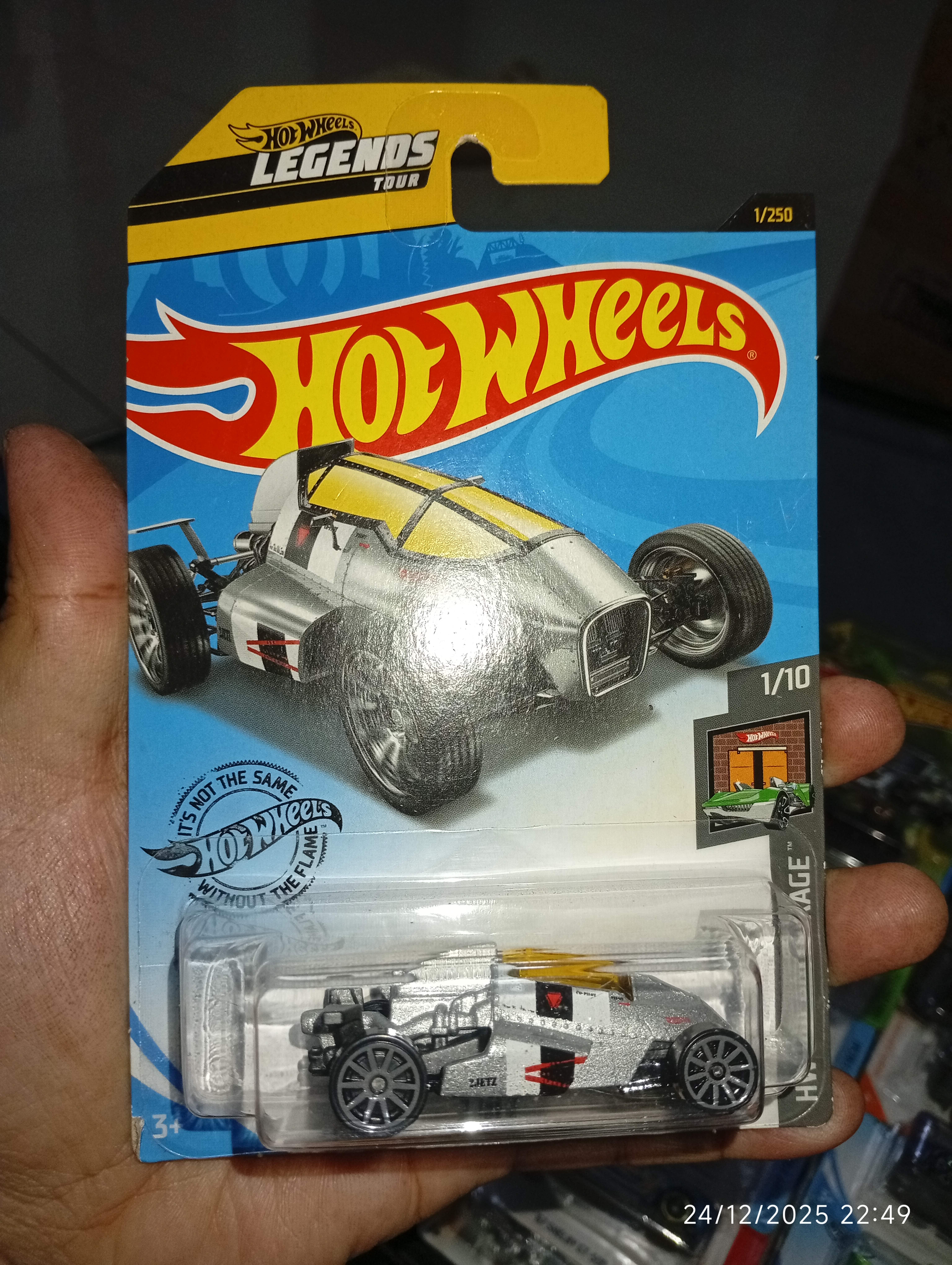 Hot Wheels Legends Tour Roadster