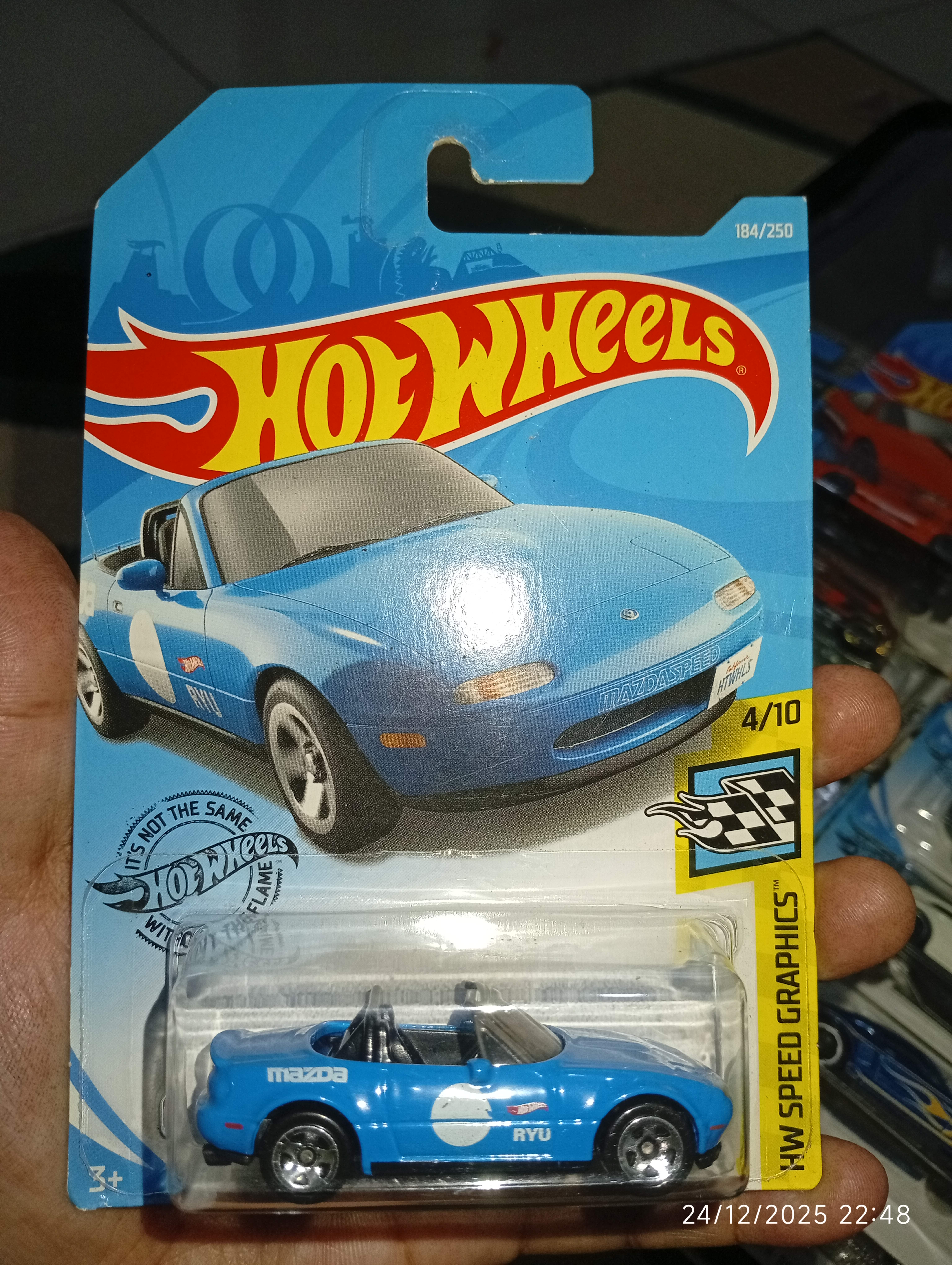 Hot Wheels Mazda MX-5 Miata Biru