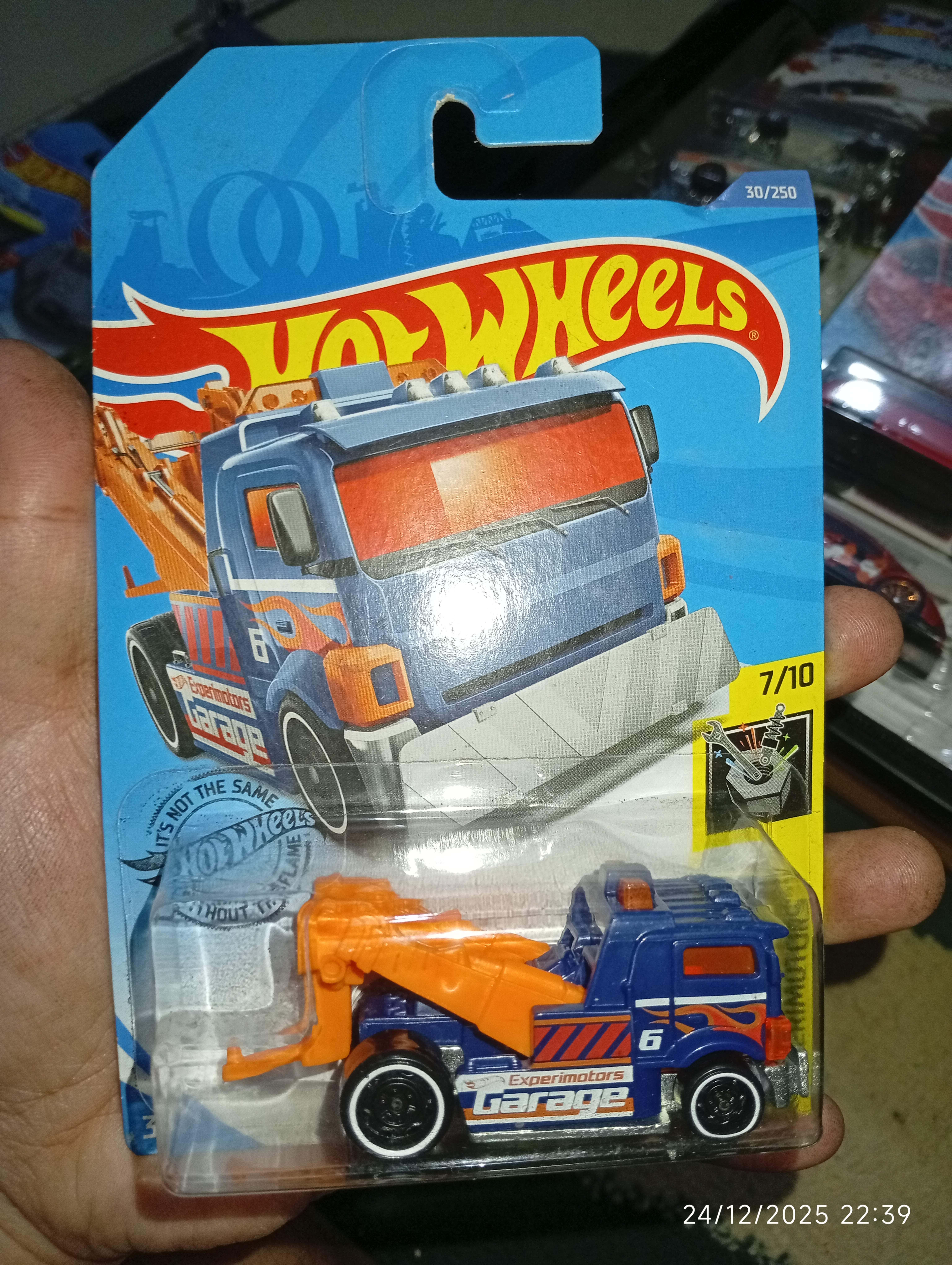 Hot Wheels Tow Truck