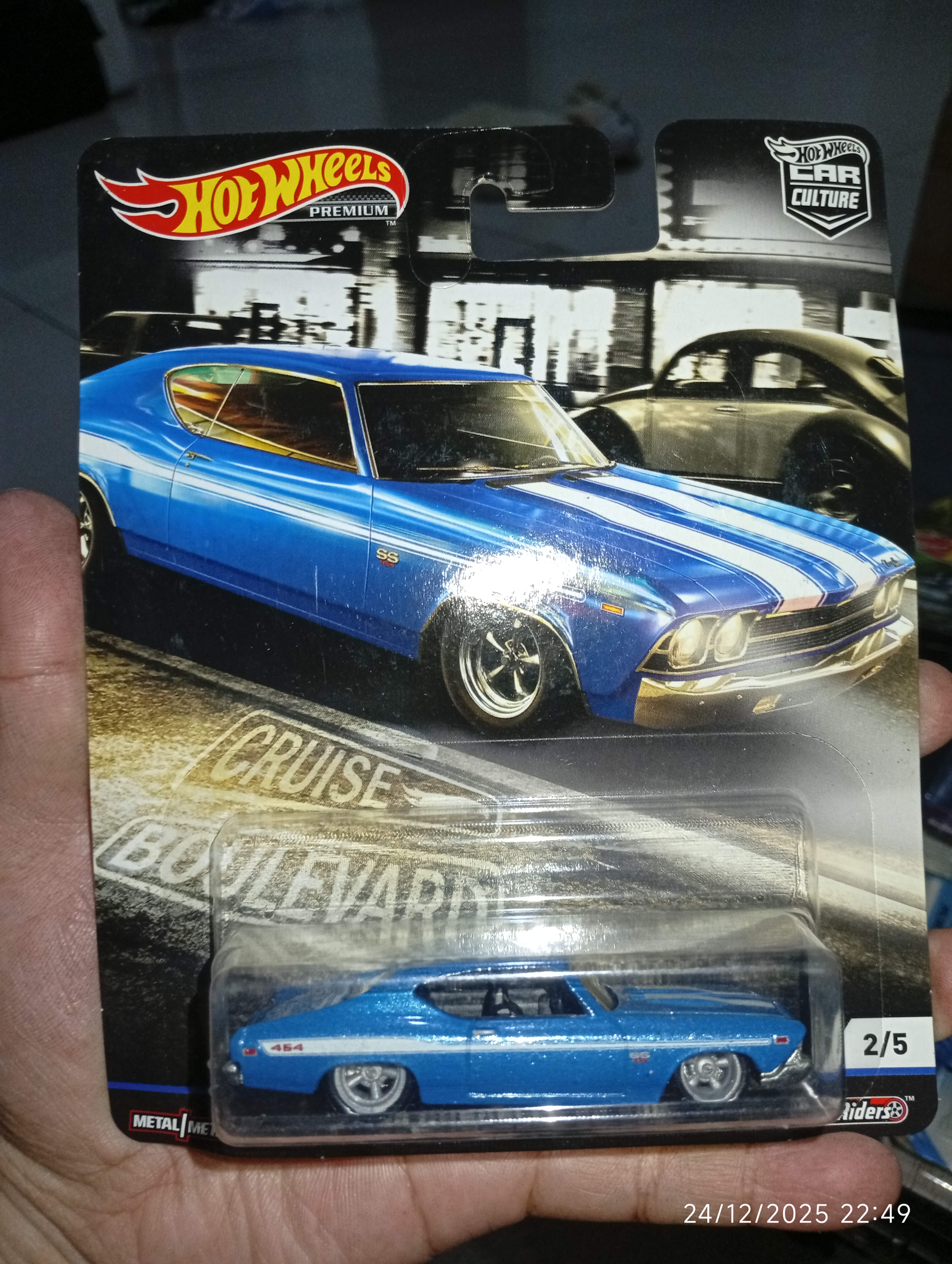 Hot Wheels Cruise Boulevard Blue Chevy