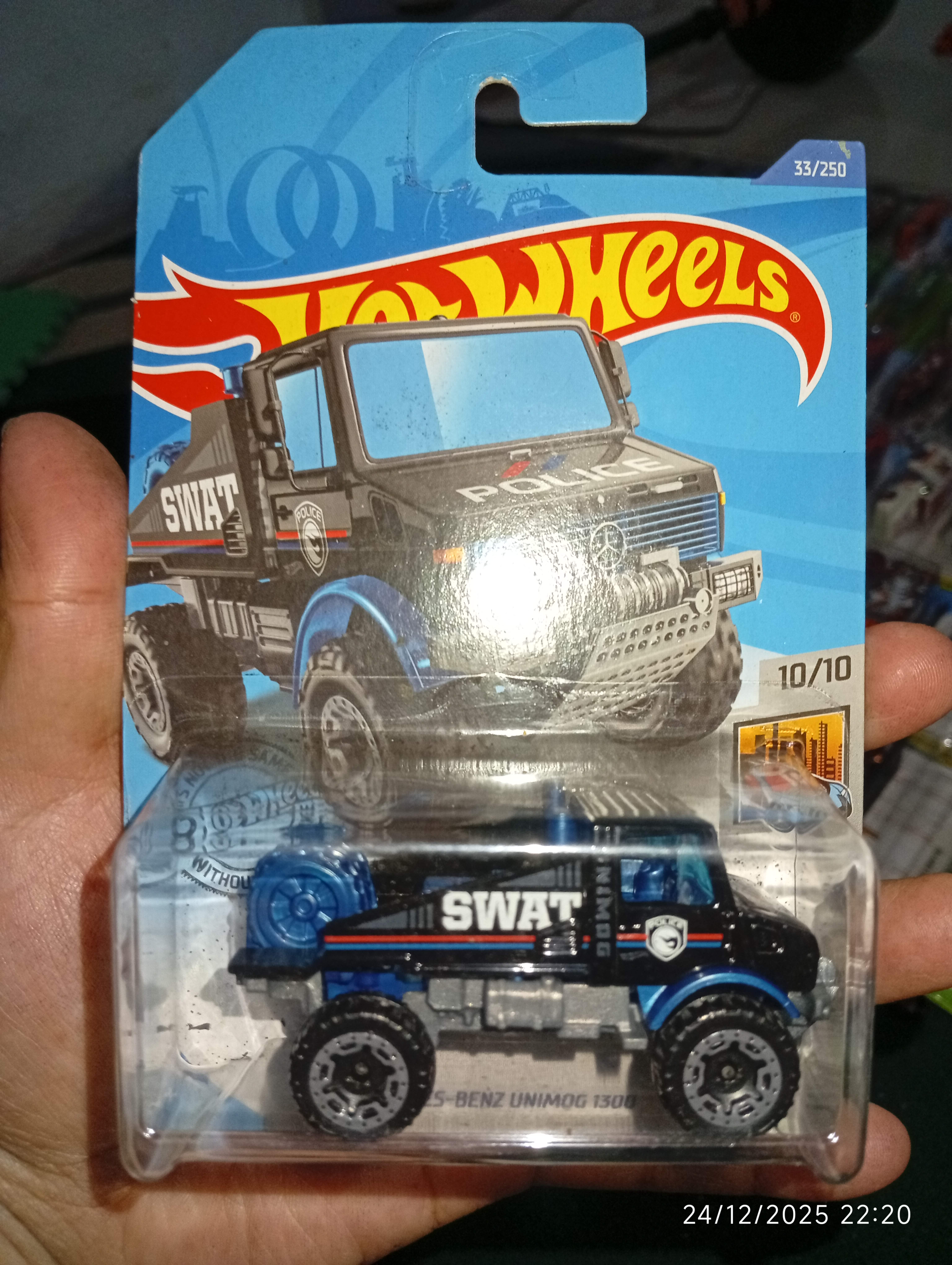 Hot Wheels SWAT Mercedes-Benz Unimog