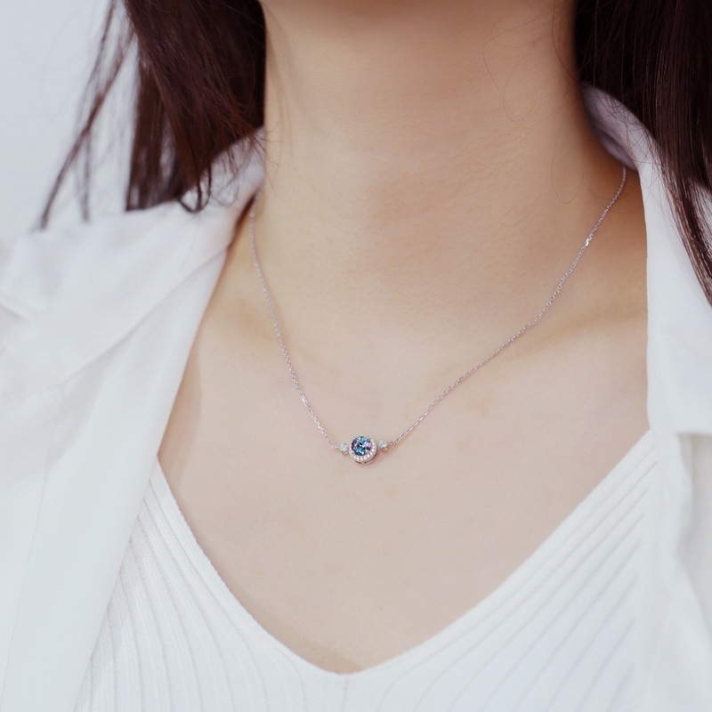 Pendant Necklace with Gemstone