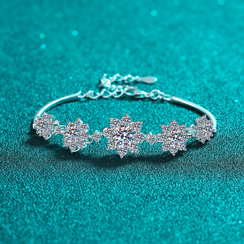  Glaciera – Moissanite Snowflake Bracelet