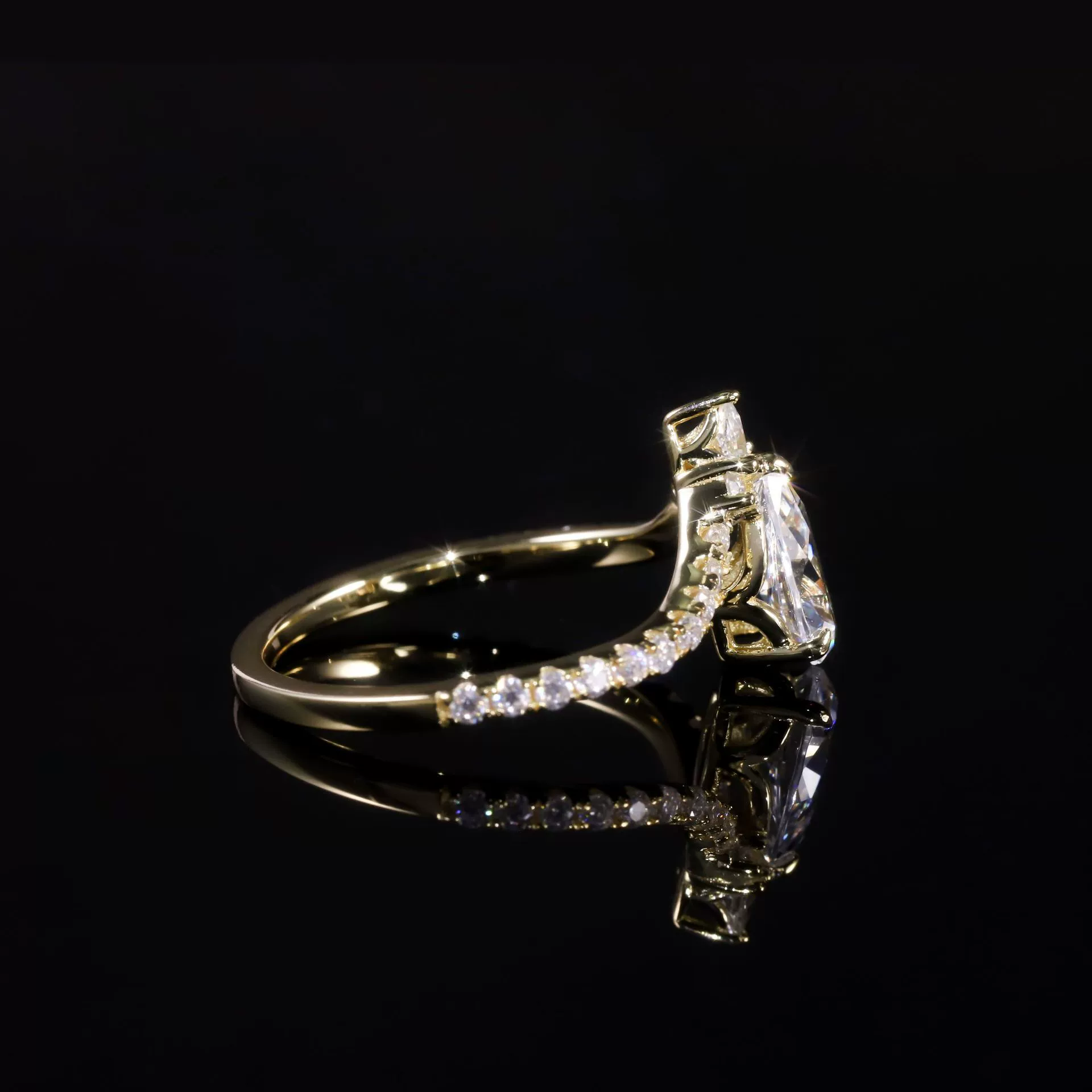 Pear-Cut Moissanite 9k Gold Halo Ring