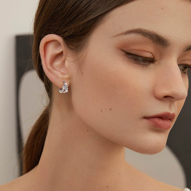 Aurélia Moissanite Hoop Earrings