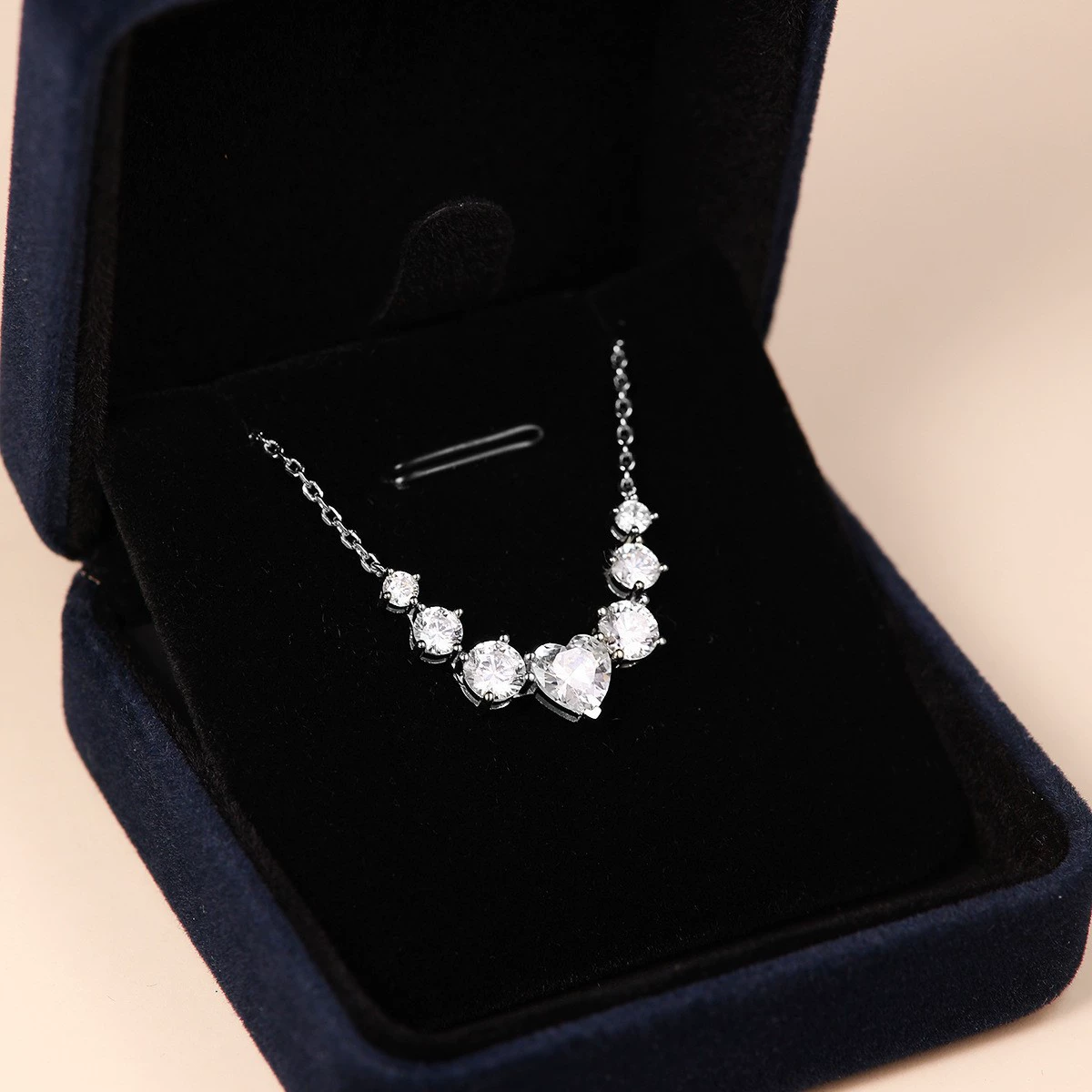 Lumière Royale – 925 Sterling Silver Seven Princess Moissanite Necklace