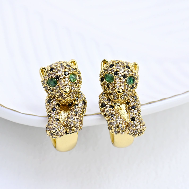 Averra – Cheetah Head Luxury Stud Earrings