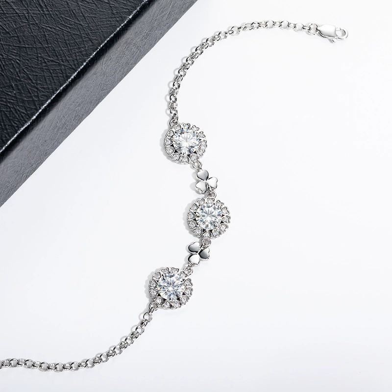 Celestia Hearts – Moissanite Three-Stone Bracelet