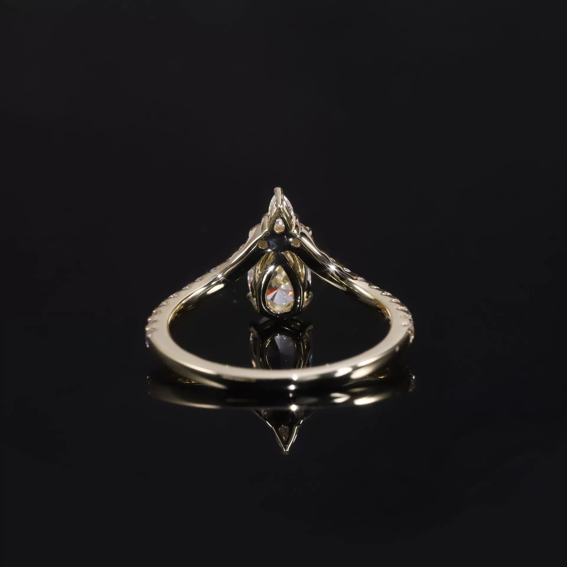 Pear-Cut Moissanite 9k Gold Halo Ring