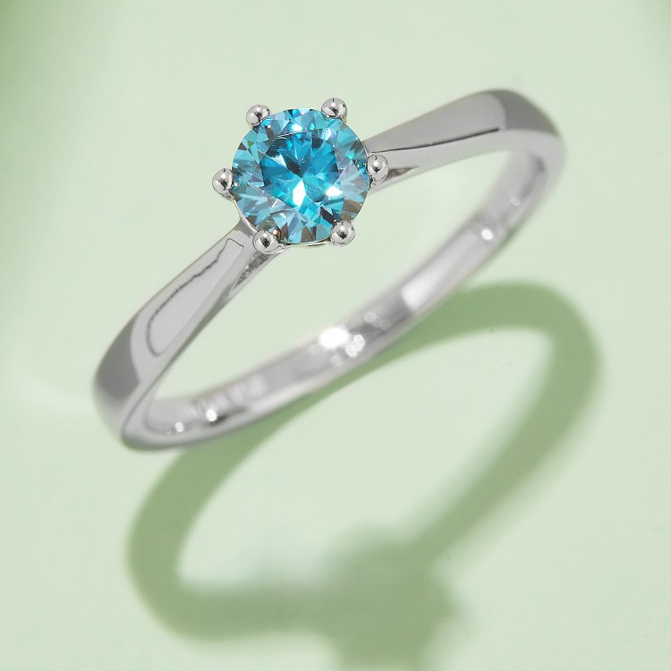 Lumine Solara  - Moissanite Six-Claw Ring