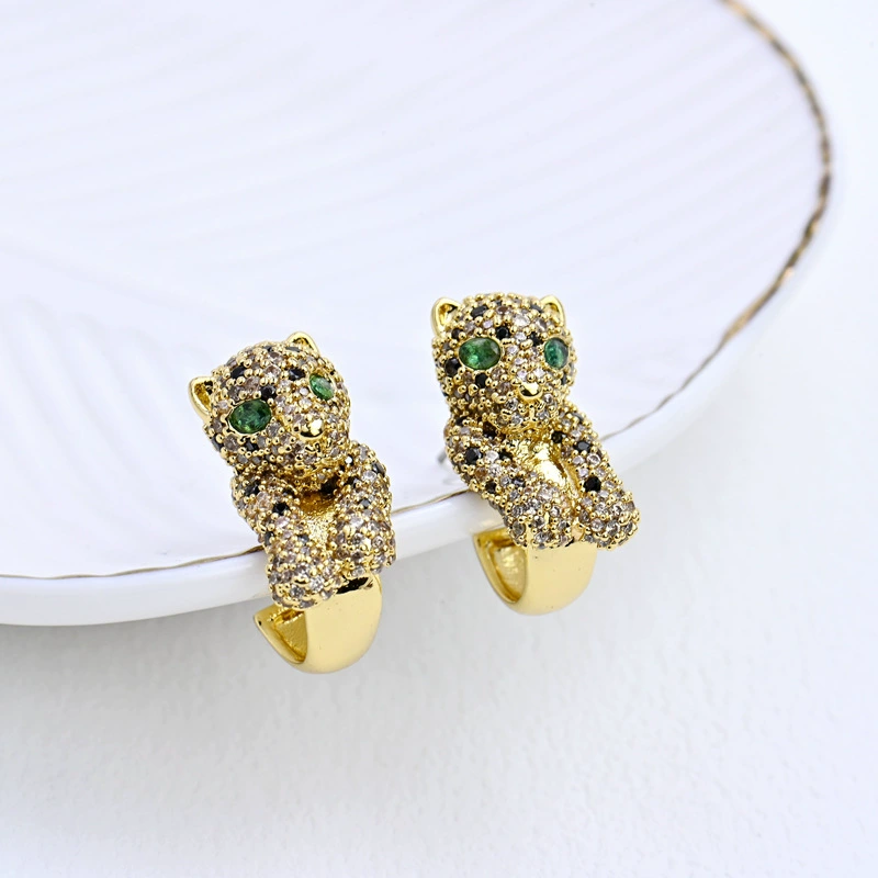 Averra – Cheetah Head Luxury Stud Earrings