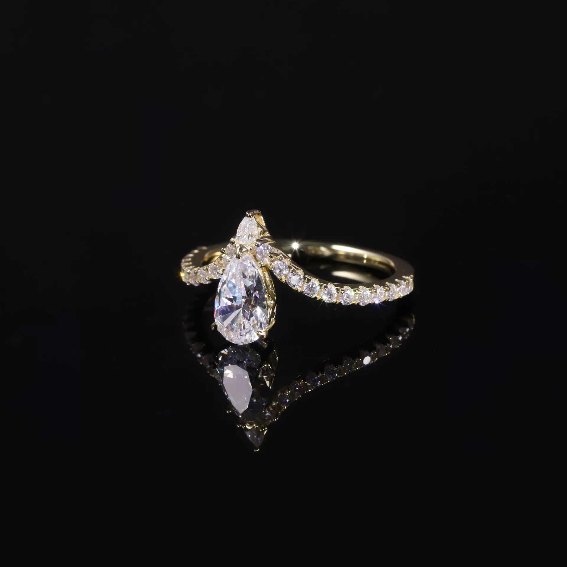Pear-Cut Moissanite 9k Gold Halo Ring