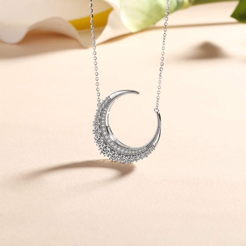 Lunara Elegance – Moissanite Crescent Moon Necklace 