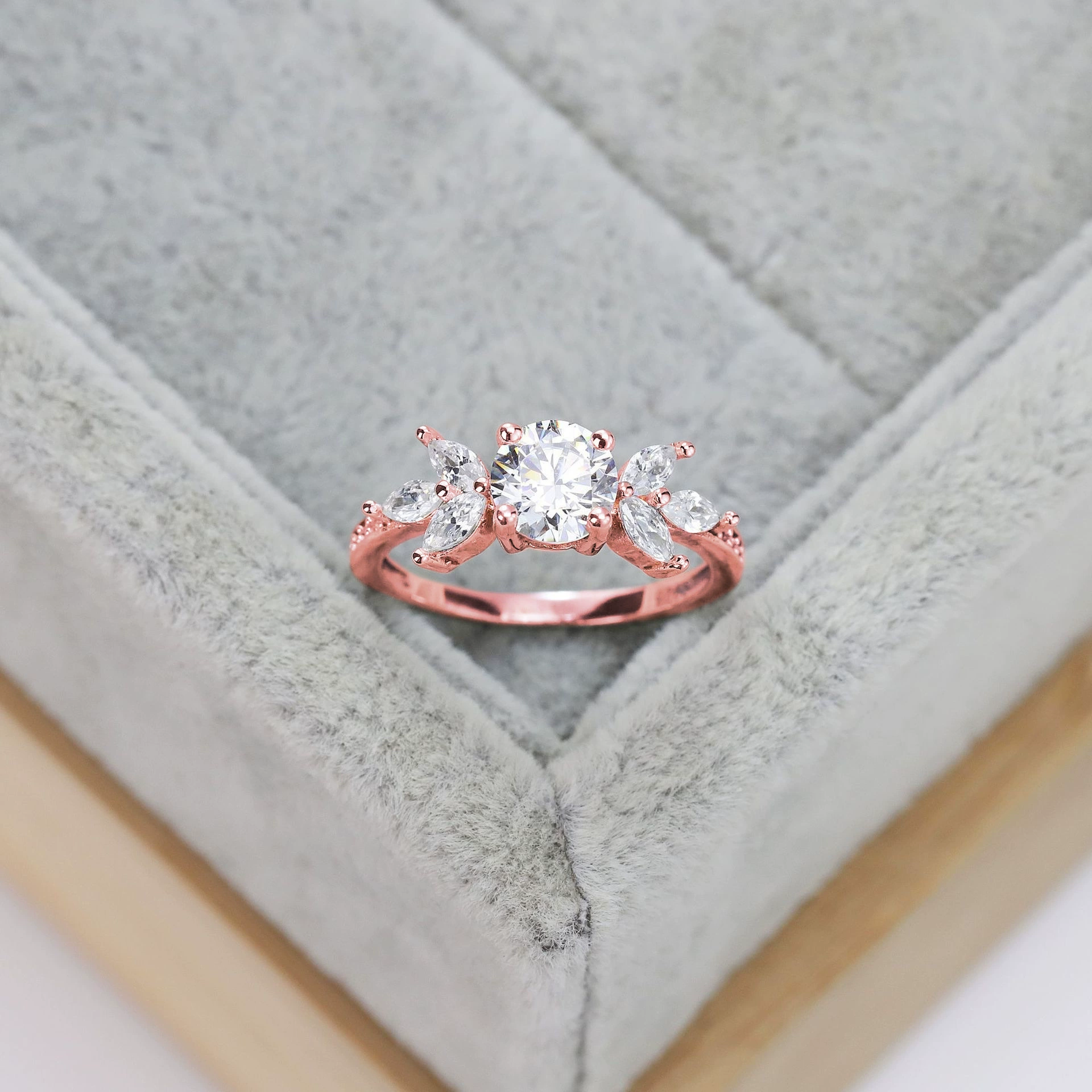 Aurielle – Rose Gold Marquise Leaf Ring