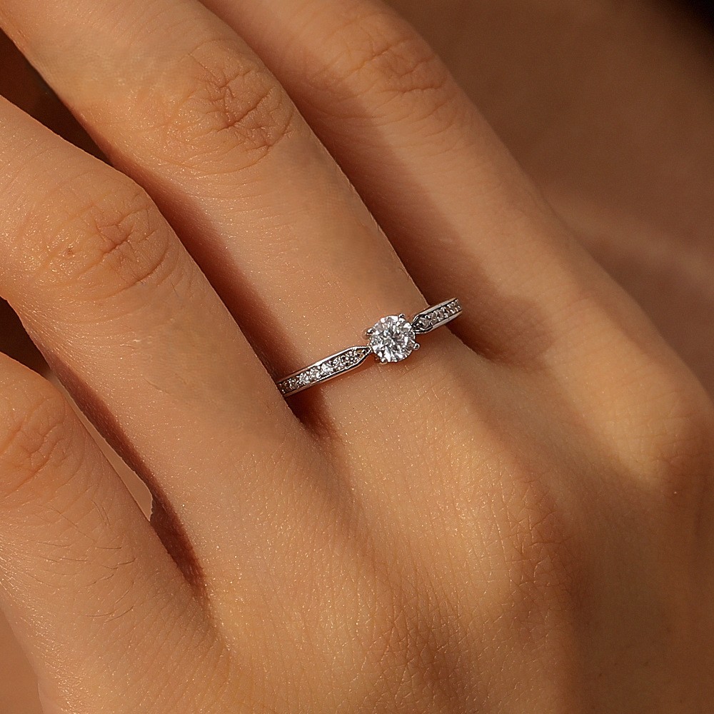 Ruona Moissanite Solitaire Ring