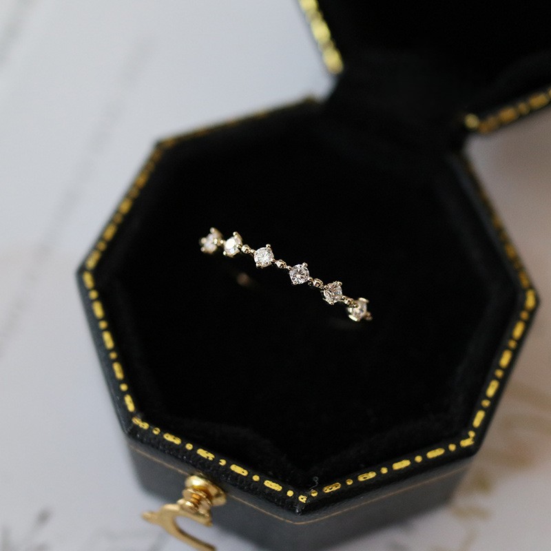 Élodie – 9K Gold Six Diamond Zircon Ring