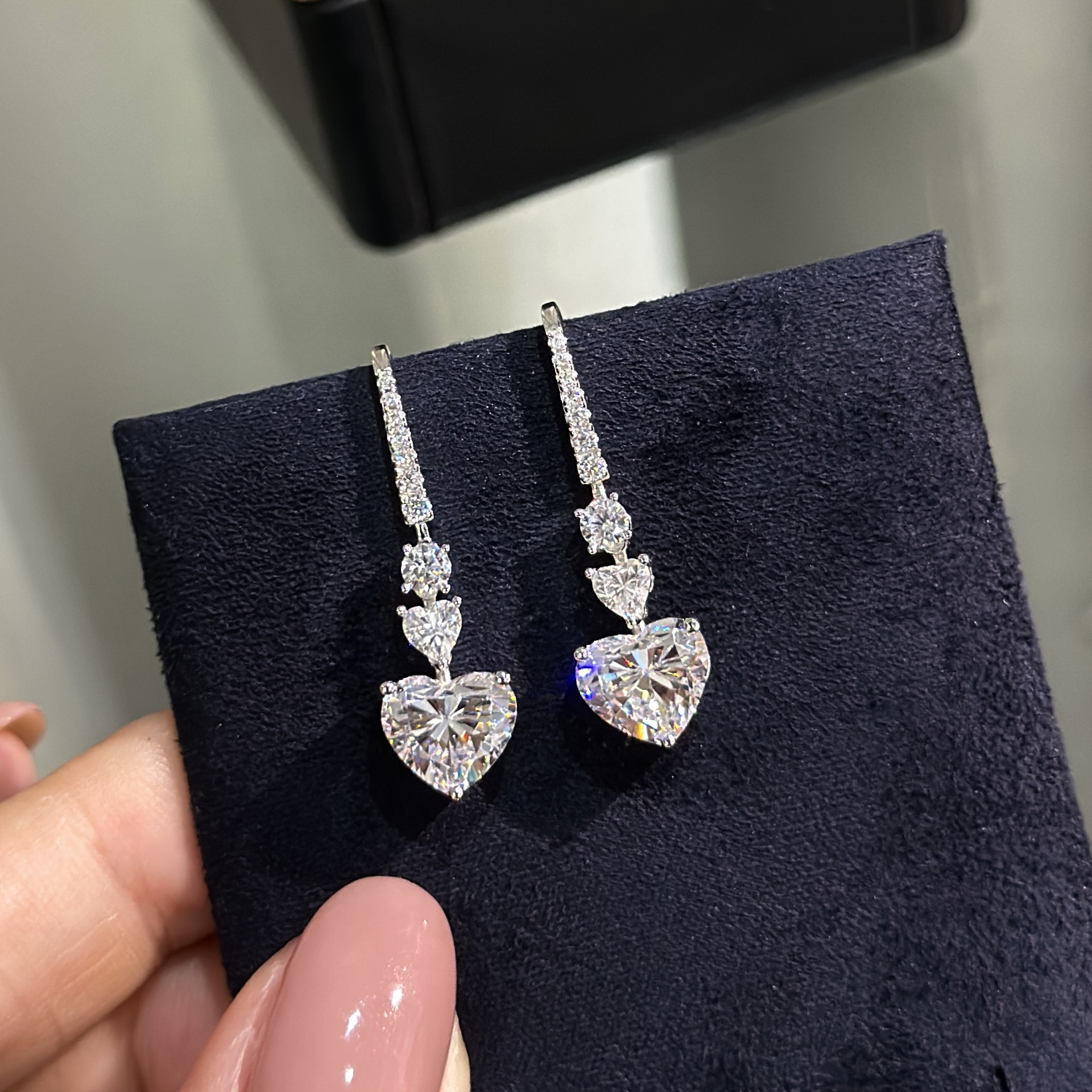 Radiant Hearts – 925 Sterling Silver Moissanite Heart Drop Earrings