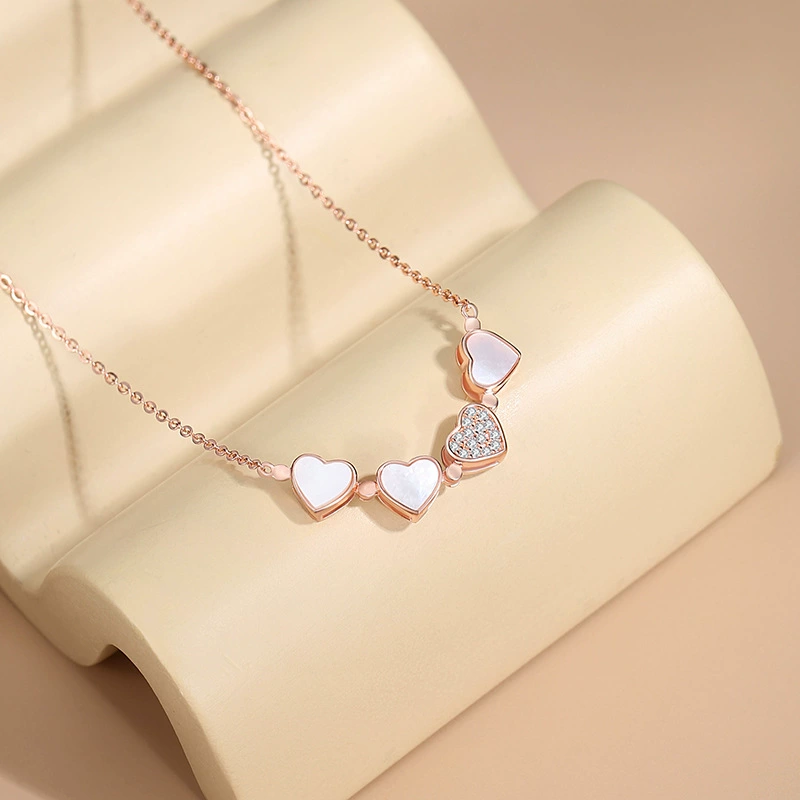  Liora Clover Pendant