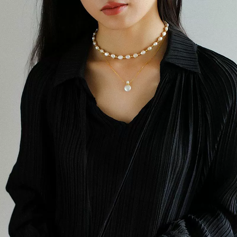 Lyra – Golden Pearl Harmony Necklace