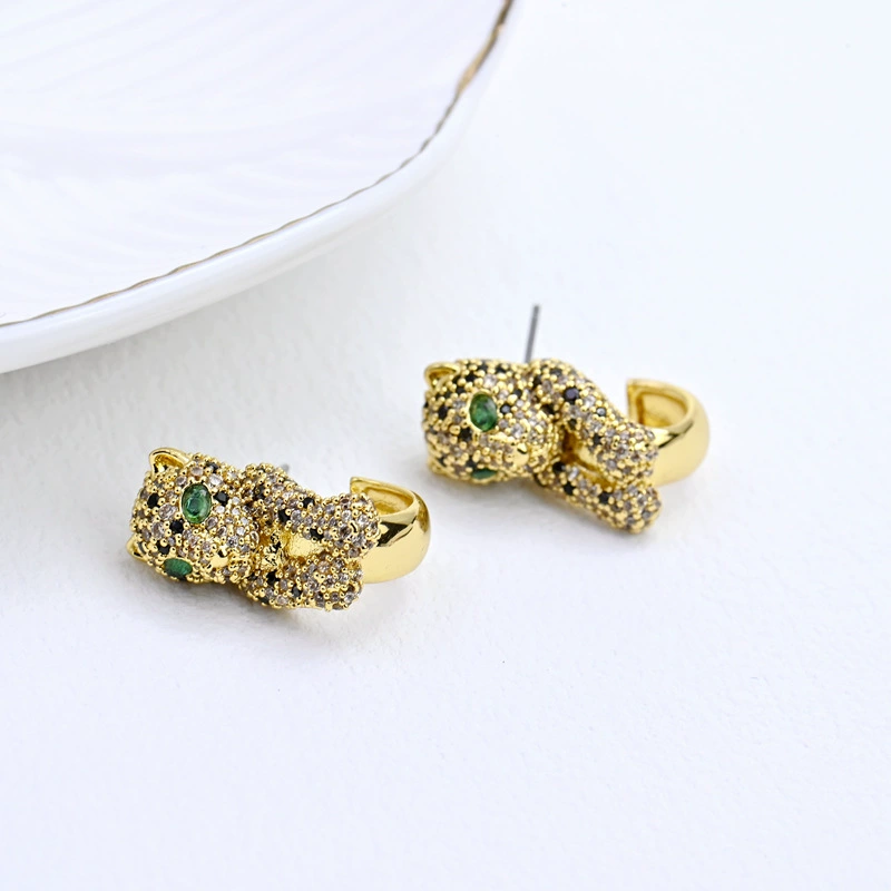 Averra – Cheetah Head Luxury Stud Earrings
