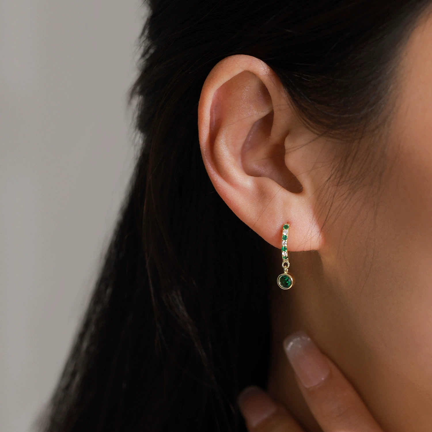 Emeralda – Green & White Zircon Hoop Earrings