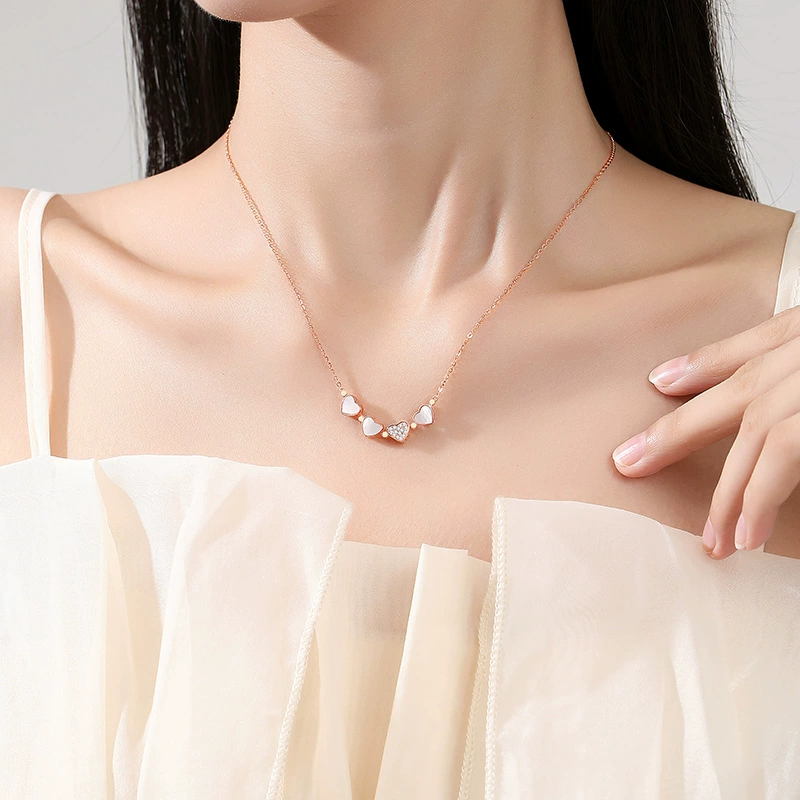  Liora Clover Pendant
