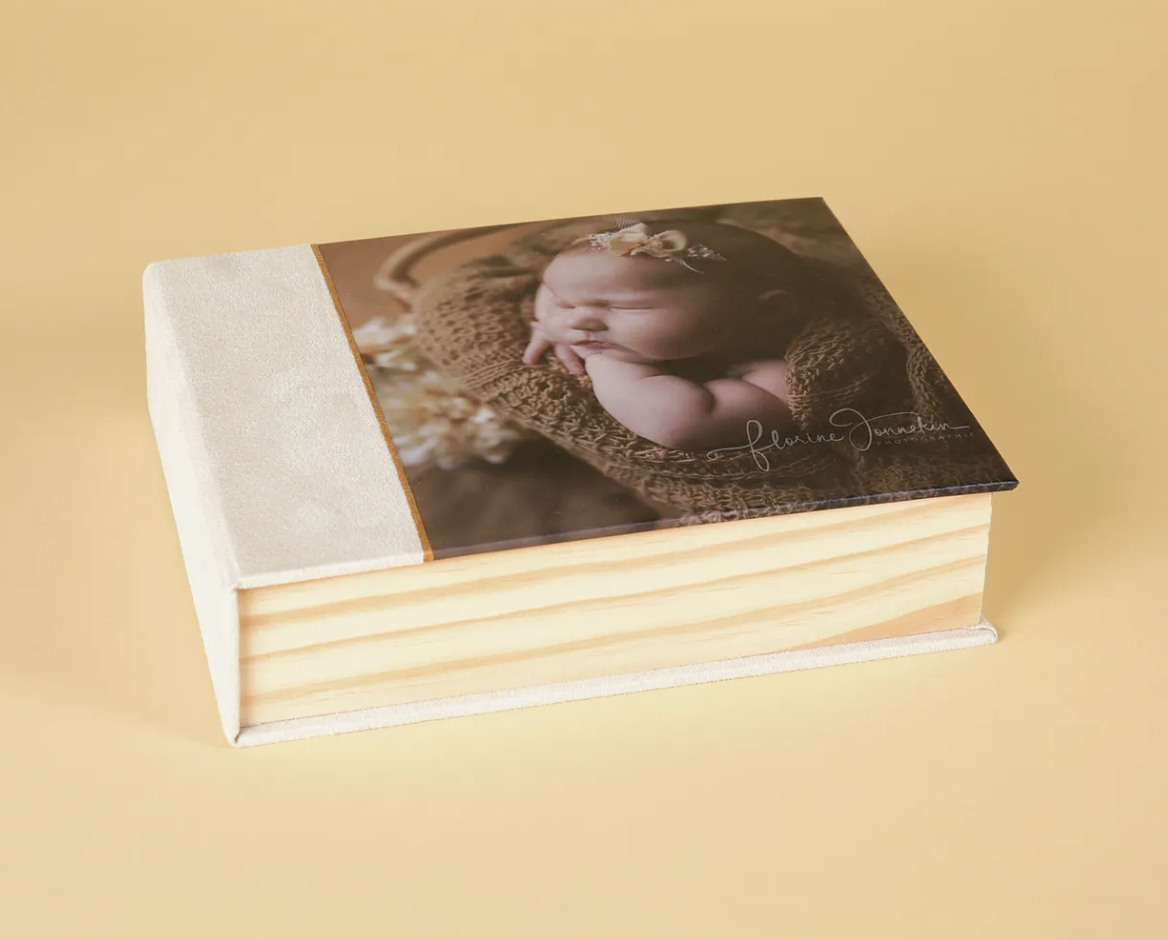 Caja Alcalá con fotos sobre cartulina rígida