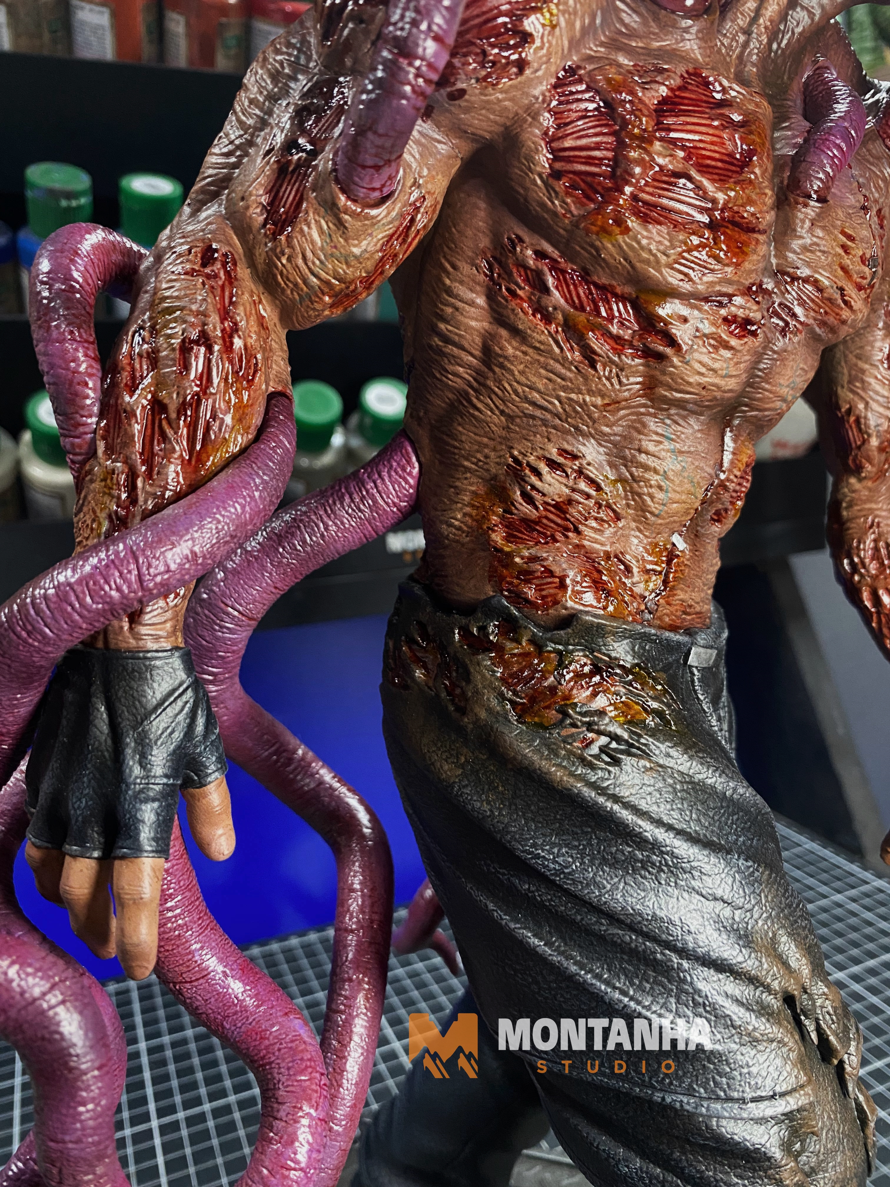 Pursuer Second Form 1/8 Scale Figure [PRE-ORDER]