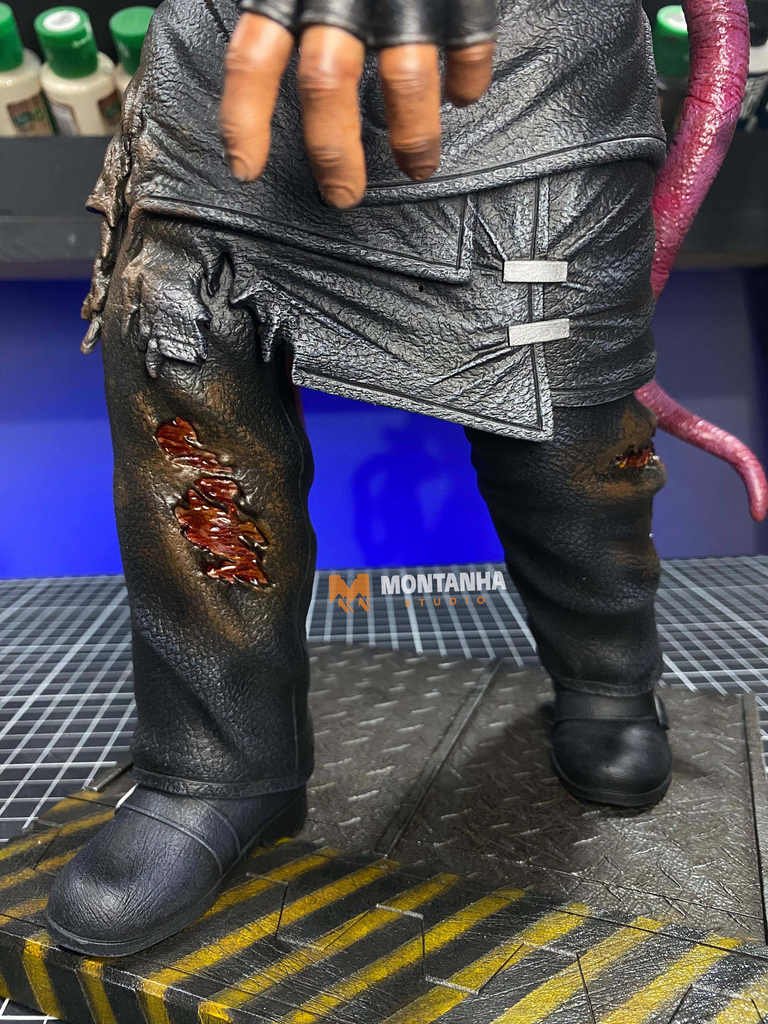 Pursuer Second Form 1/8 Scale Figure [PRE-ORDER]