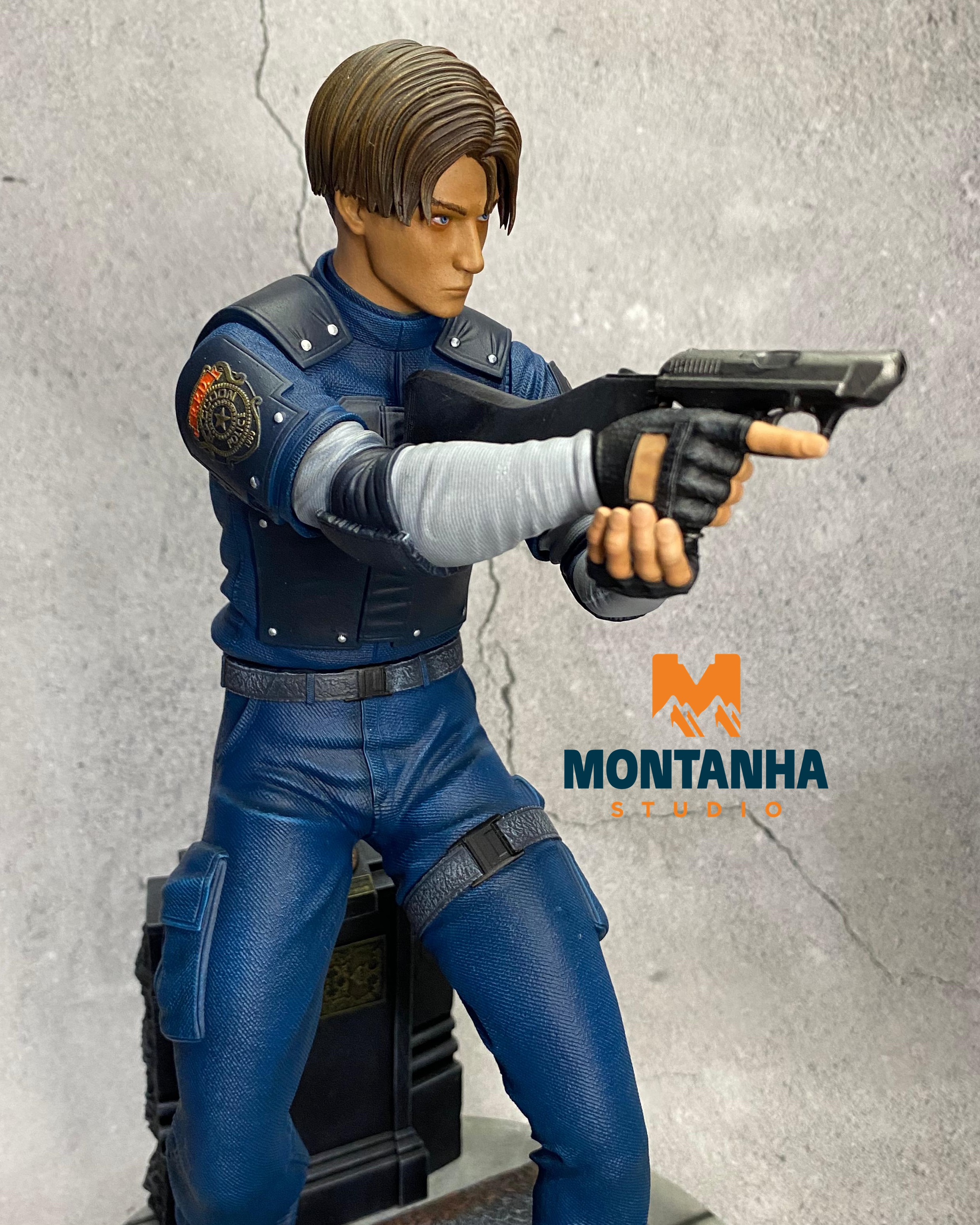 Police Officer Leon Kennedy 1/6 Figure